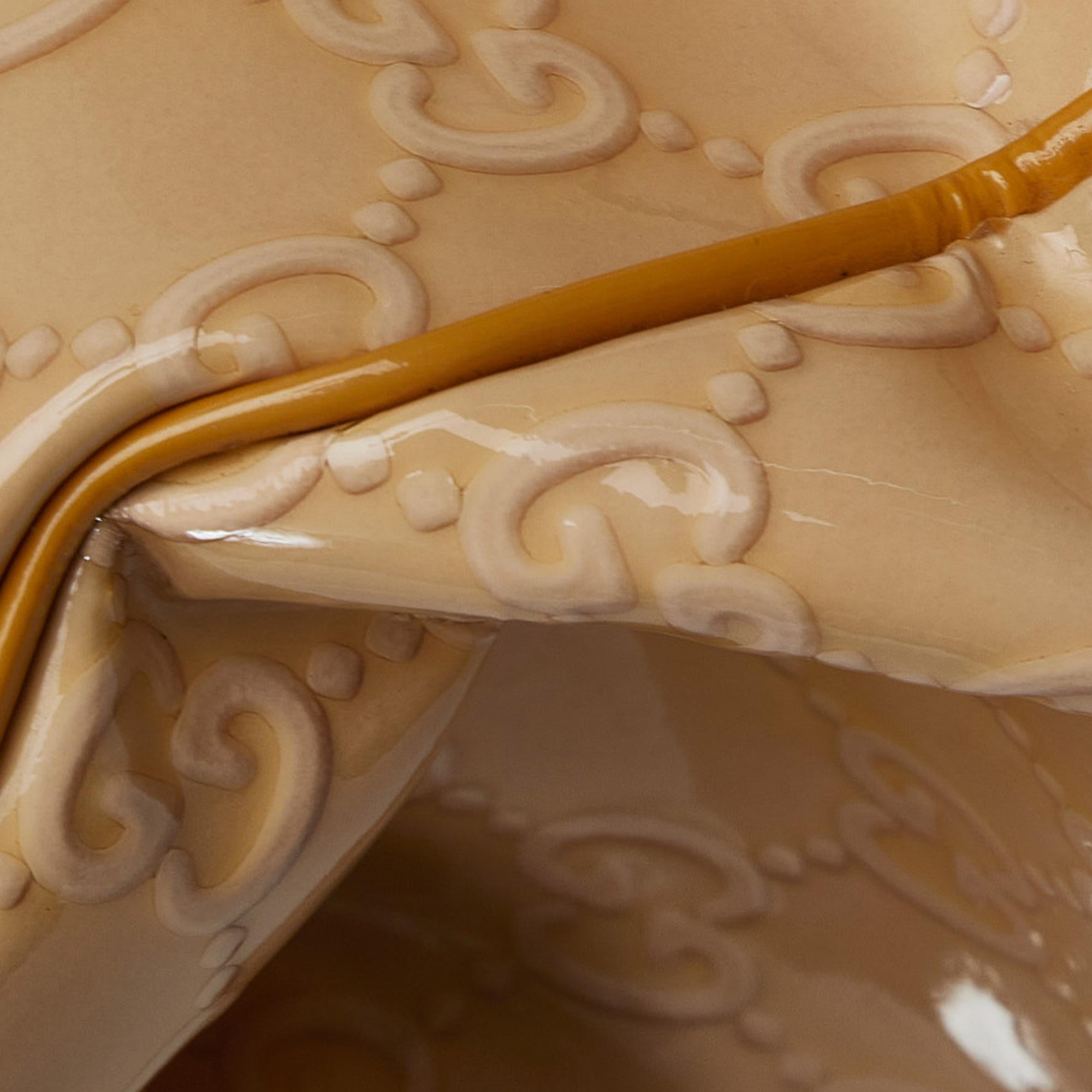 Gucci Guccissima Patent Leather Mayfair Handbag (SHG-JsaISF)