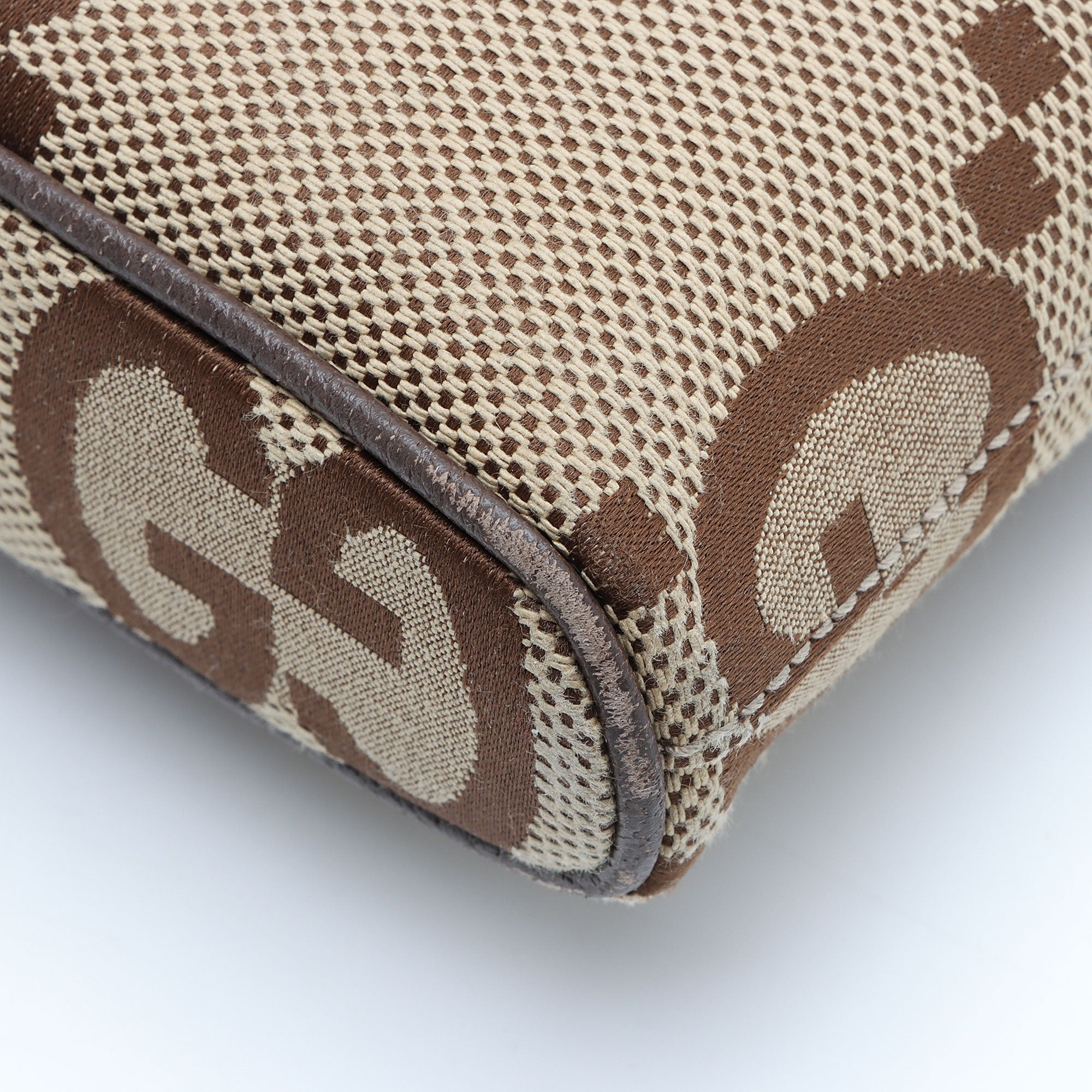 Gucci Jumbo GG Canvas Messenger