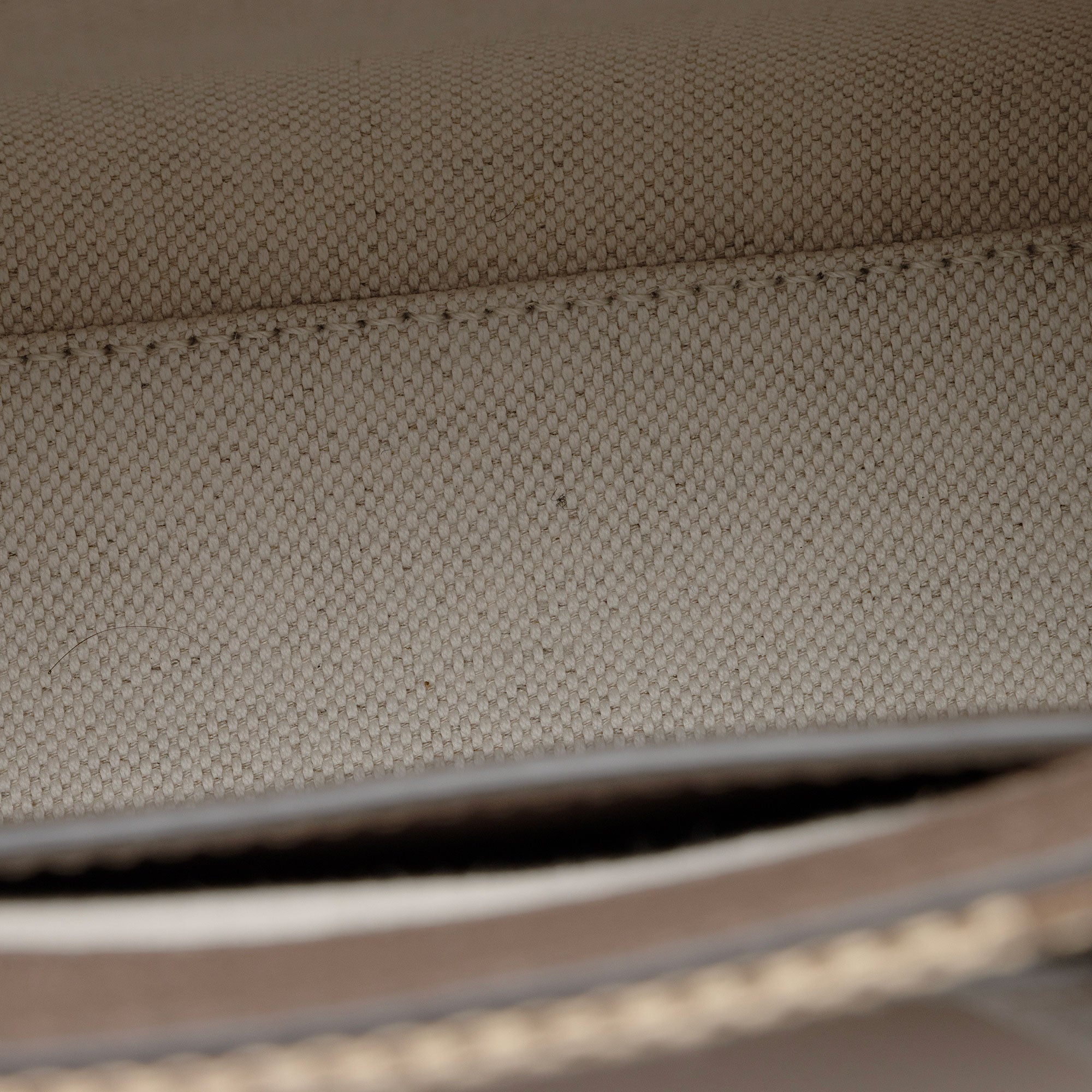 Gucci Jumbo GG Canvas Vertical Mini Tote (SHF-WxnvE9)