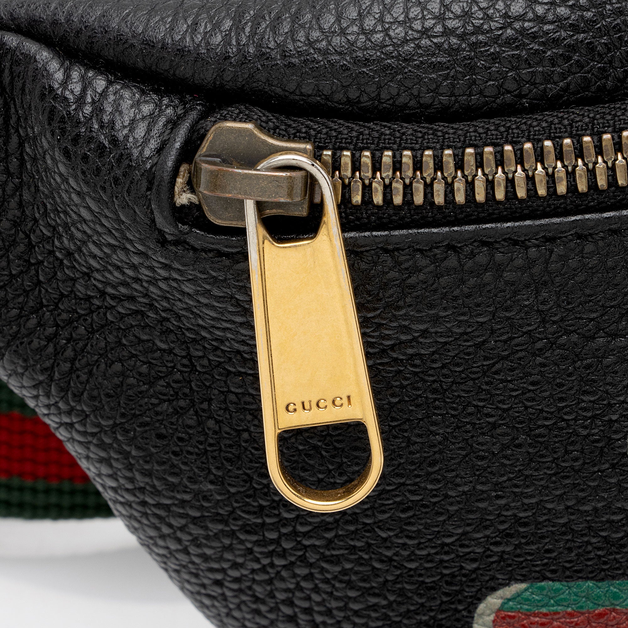 Gucci Leather Logo Belt Bag (SHF-NyrC5V)