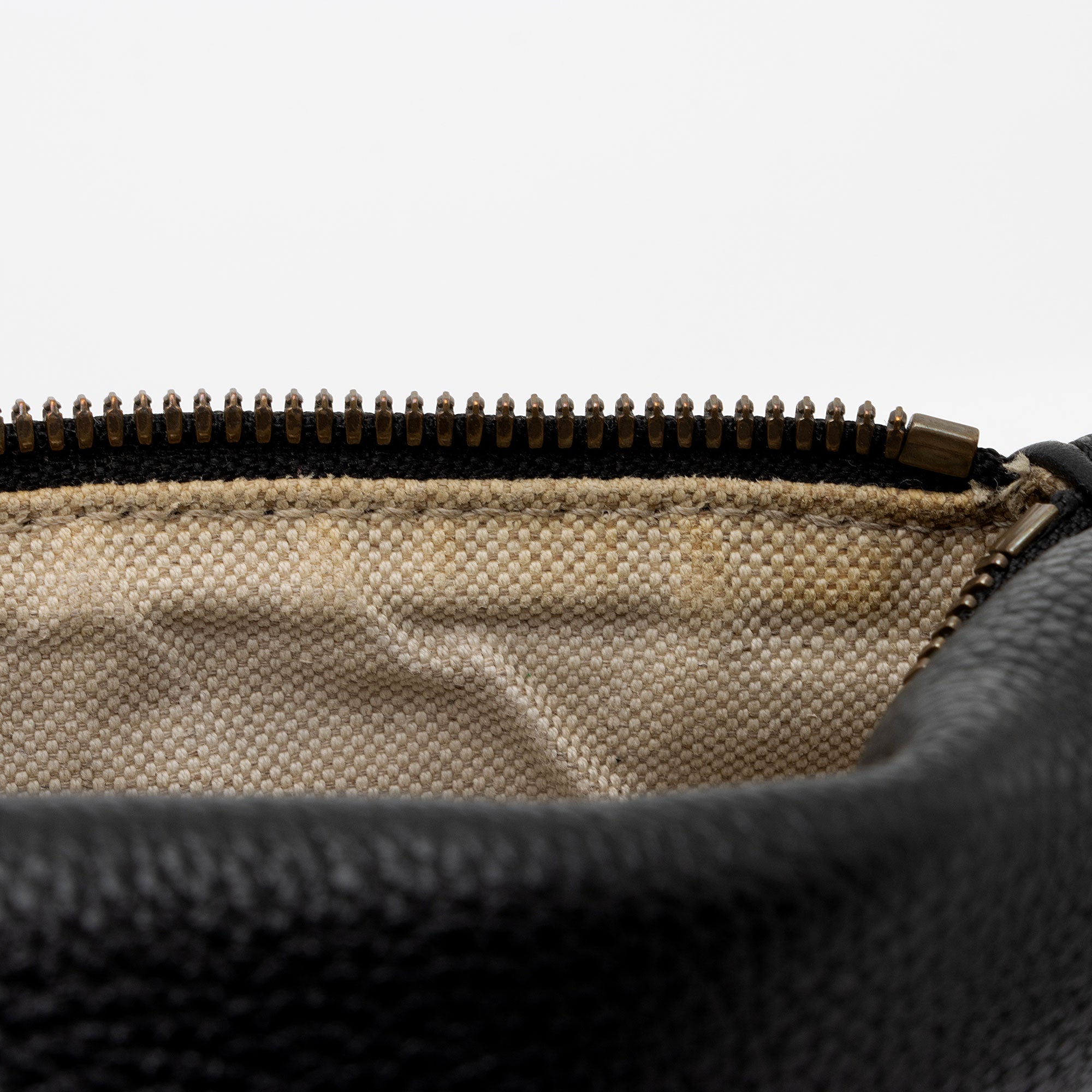 Gucci Leather Logo Belt Bag (SHF-NyrC5V)