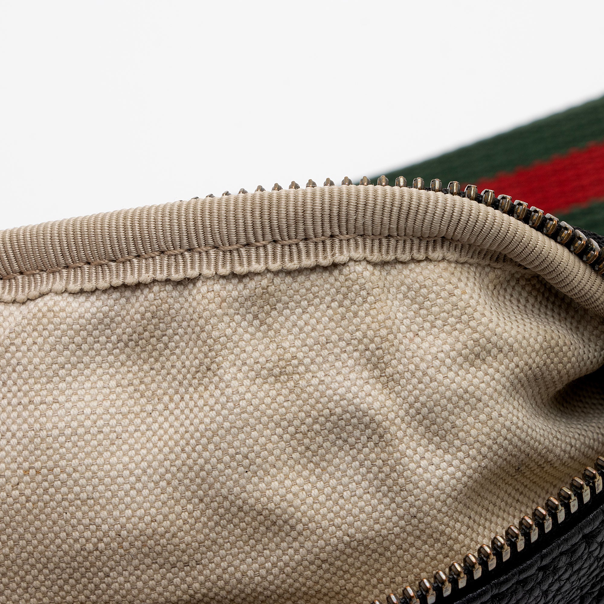 Gucci Leather Logo Belt Bag (SHF-NyrC5V)