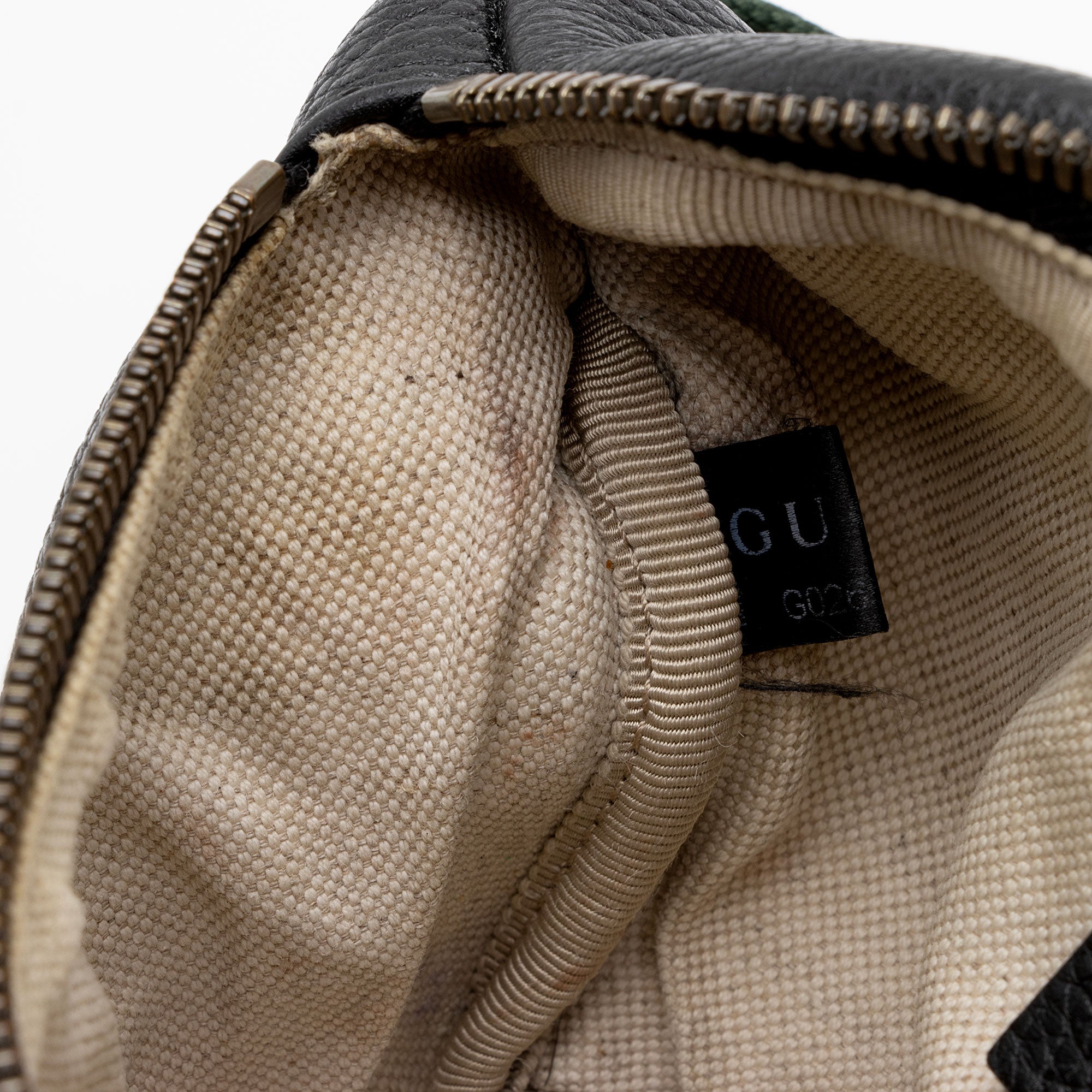 Gucci Leather Logo Belt Bag (SHF-NyrC5V)