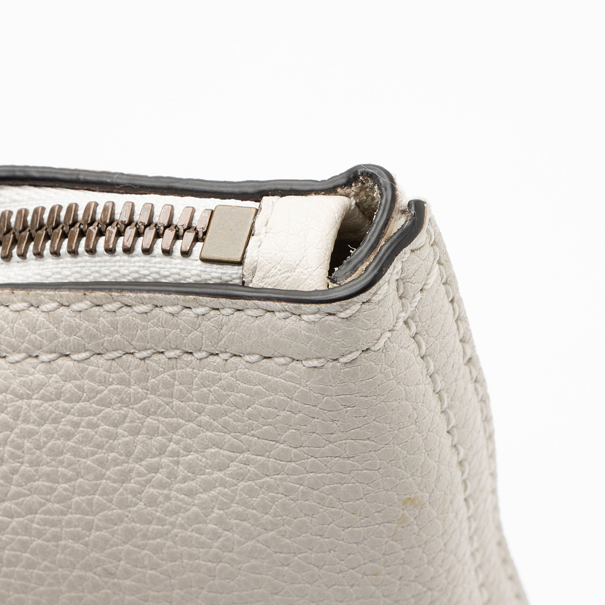 Gucci Leather Logo Zip Pouch (SHF-voC0bh)