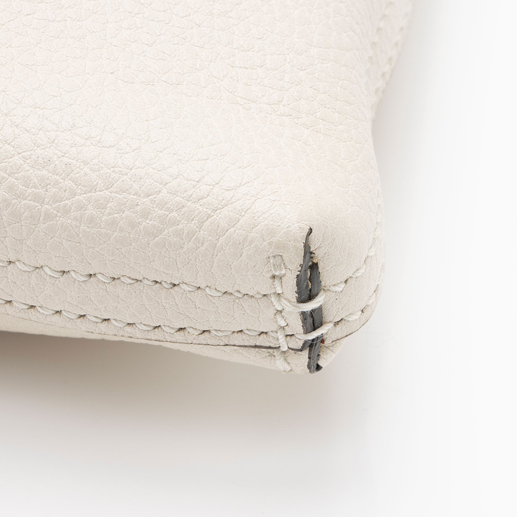 Gucci Leather Logo Zip Pouch (SHF-voC0bh)