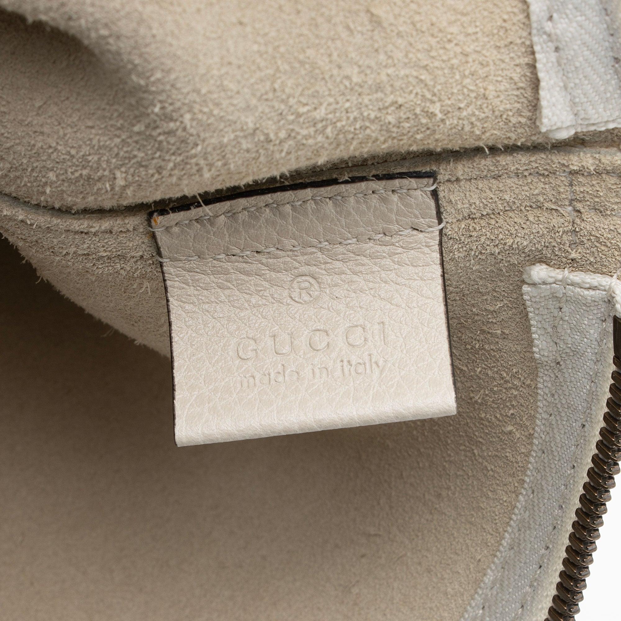 Gucci Leather Logo Zip Pouch (SHF-voC0bh)