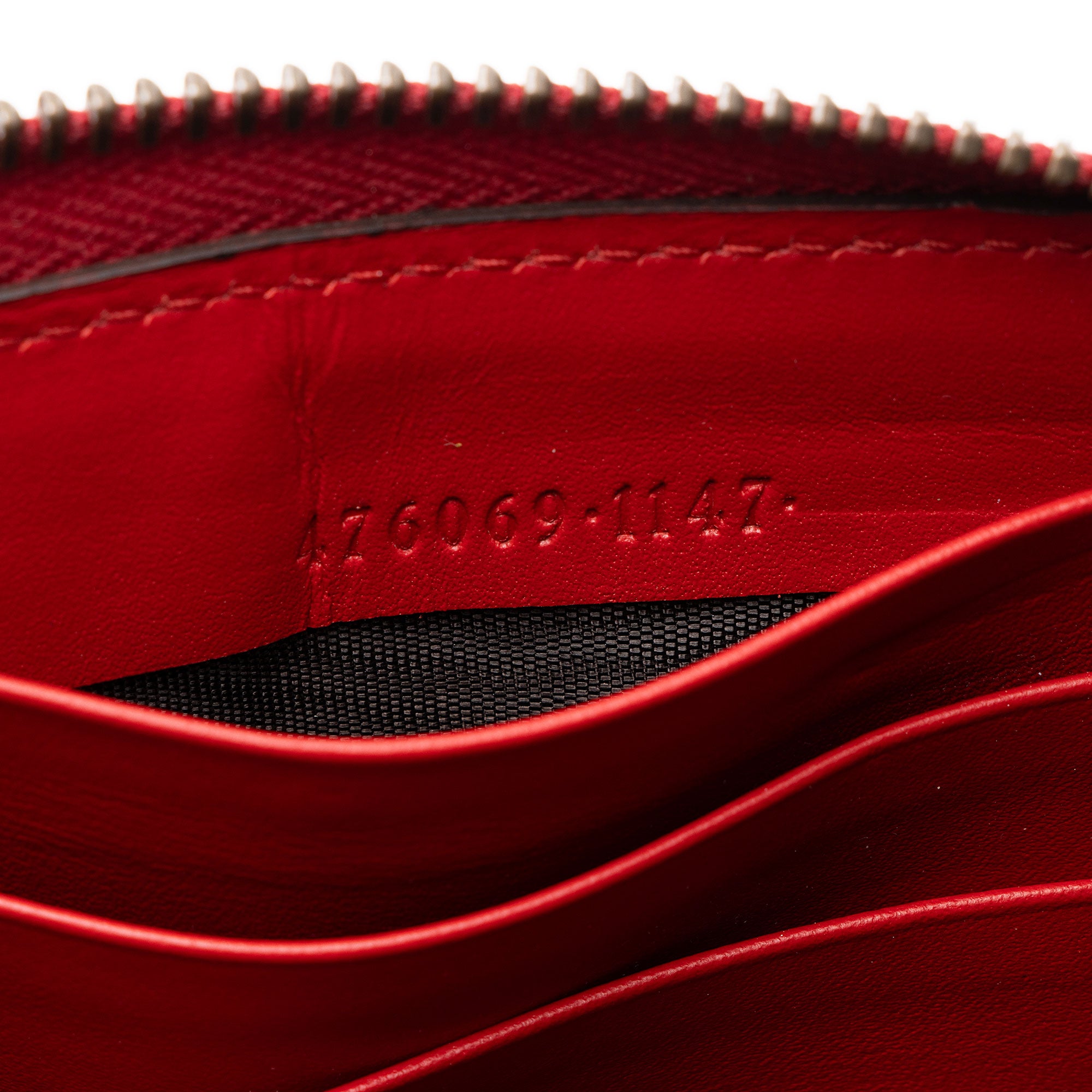 Gucci Leather Queen Margaret Zip Around Wallet (SHF-hAUh25)