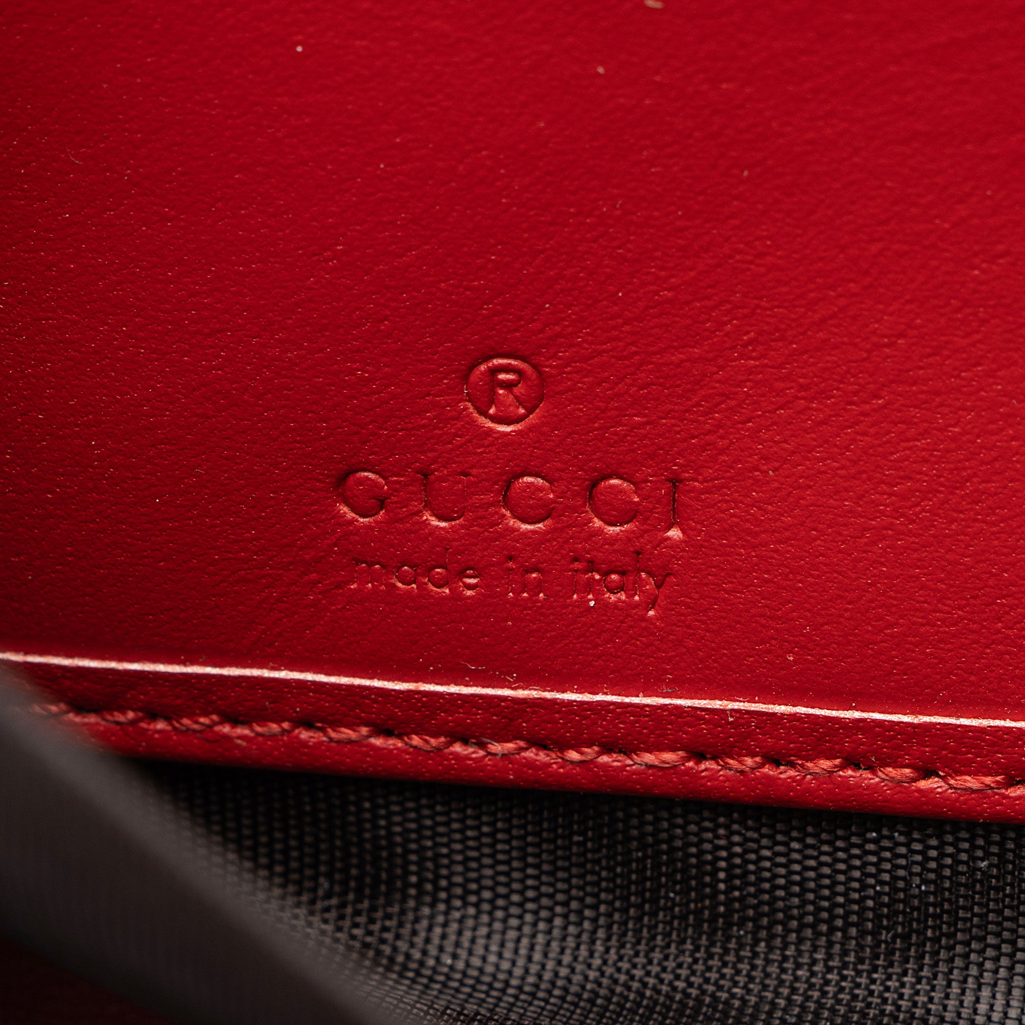 Gucci Leather Queen Margaret Zip Around Wallet (SHF-hAUh25)