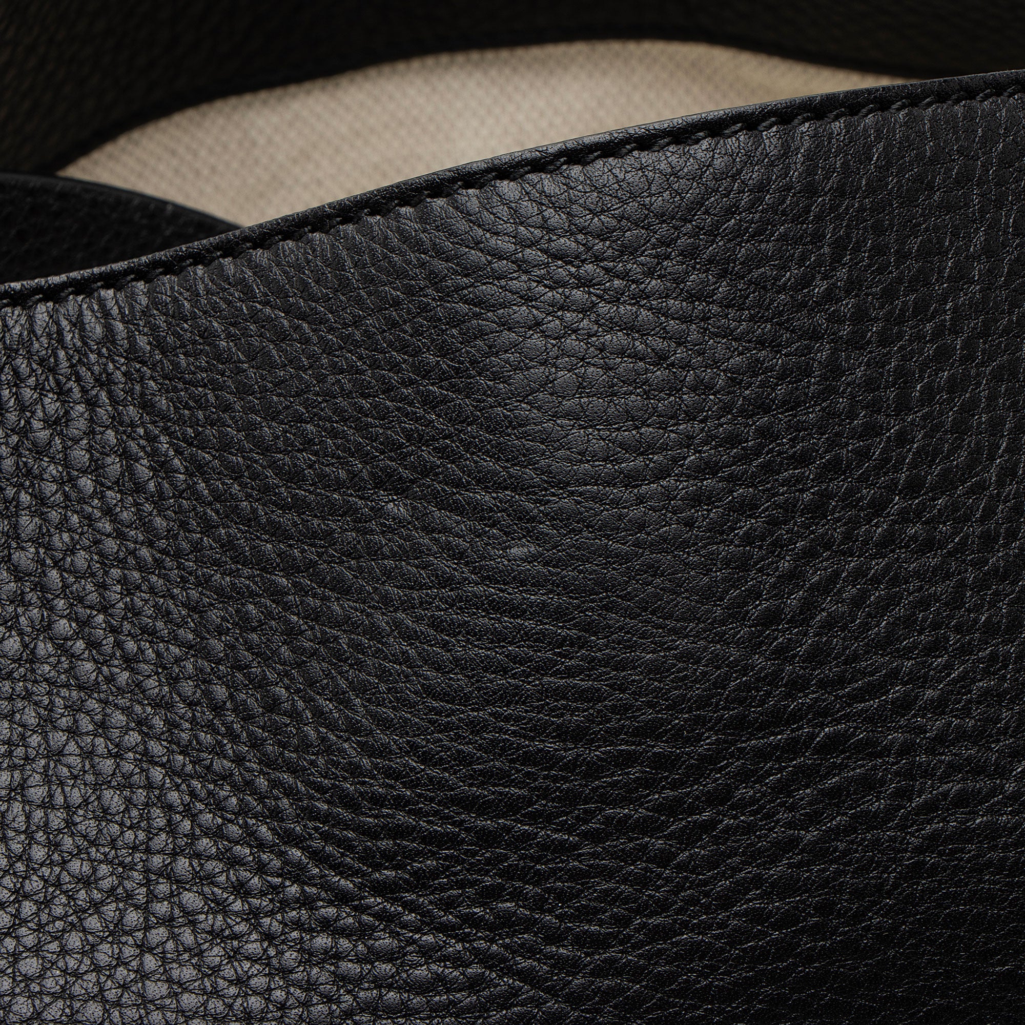 Gucci Leather Soho Medium Shoulder Bag (SHF-u260oT)
