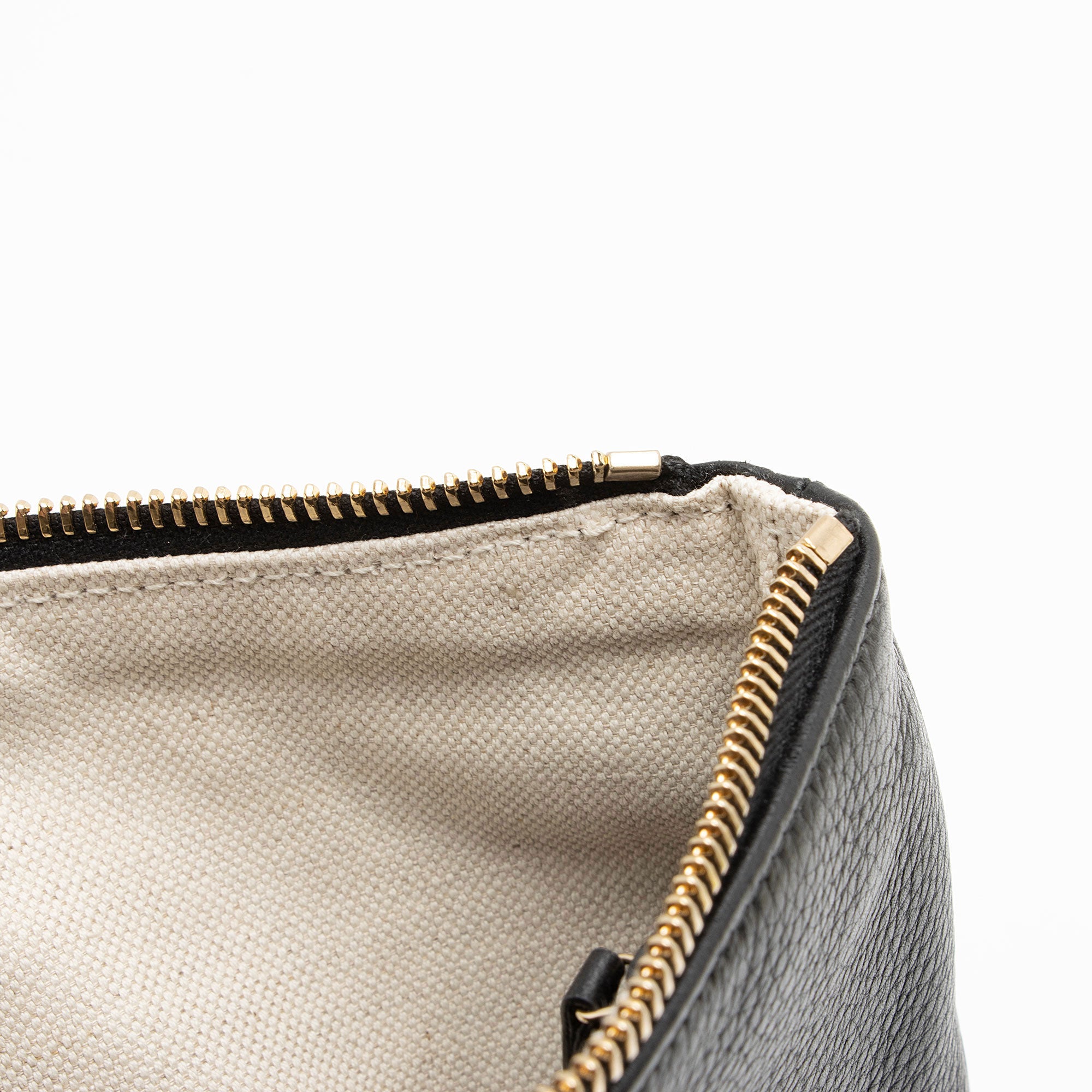 Gucci Leather Soho Wristlet (SHF-tCQd7D)