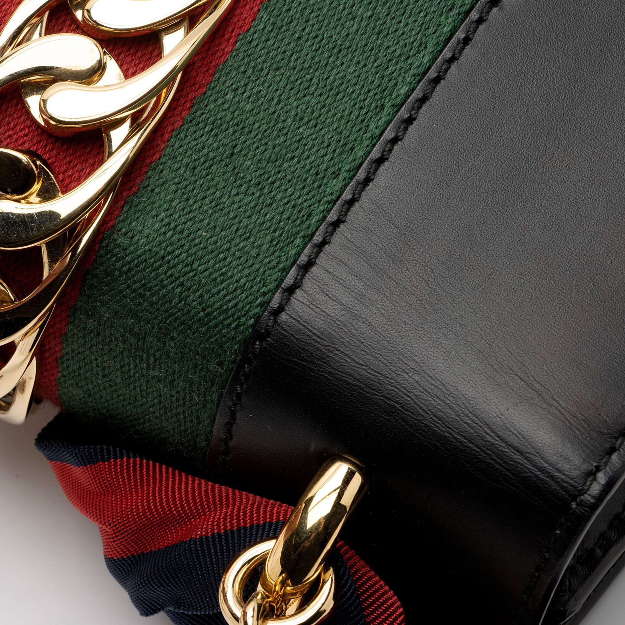 Gucci Leather Sylvie Mini Chain Bag (SHF-2s1qNf)