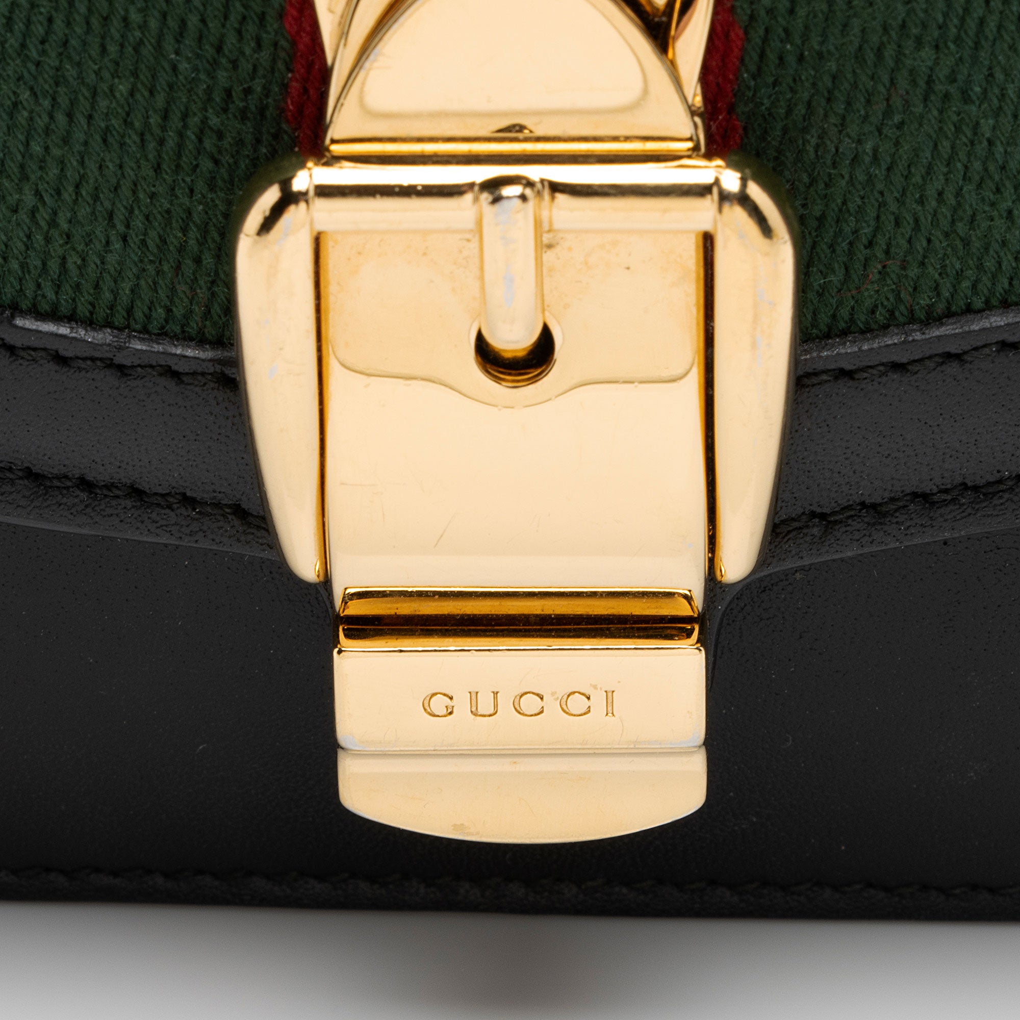 Gucci Leather Sylvie Super Mini Bag (SHF-pKo8lR)