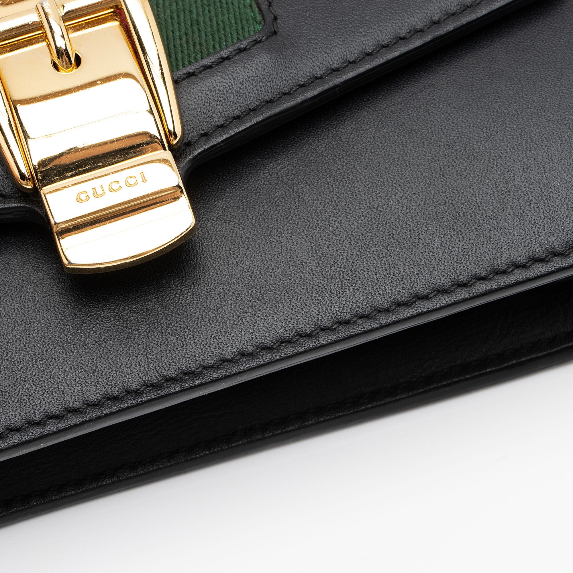 Gucci Leather Sylvie Super Mini Bag (SHF-pKo8lR)