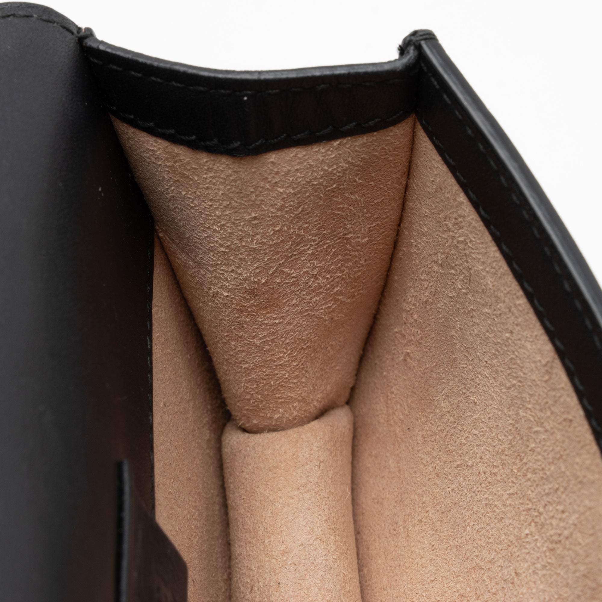 Gucci Leather Sylvie Super Mini Bag (SHF-pKo8lR)