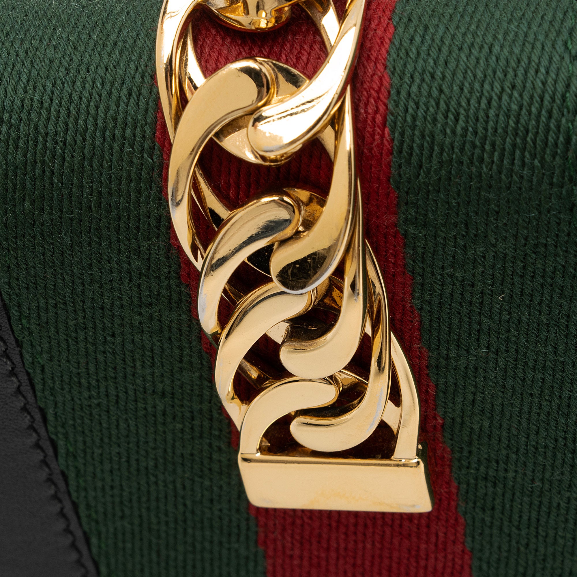 Gucci Leather Sylvie Super Mini Bag (SHF-pKo8lR)