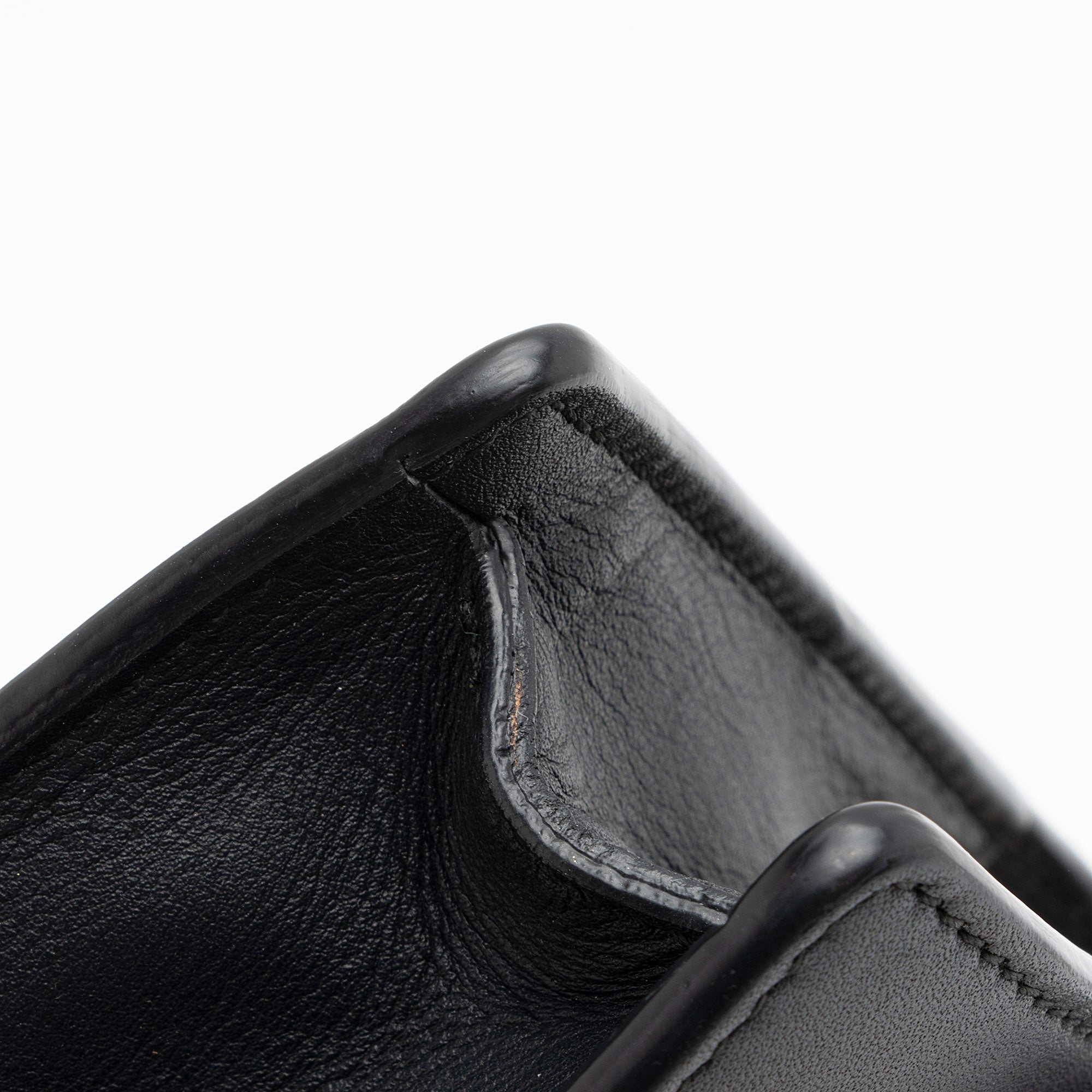 Gucci Leather Sylvie Super Mini Bag (SHF-pKo8lR)