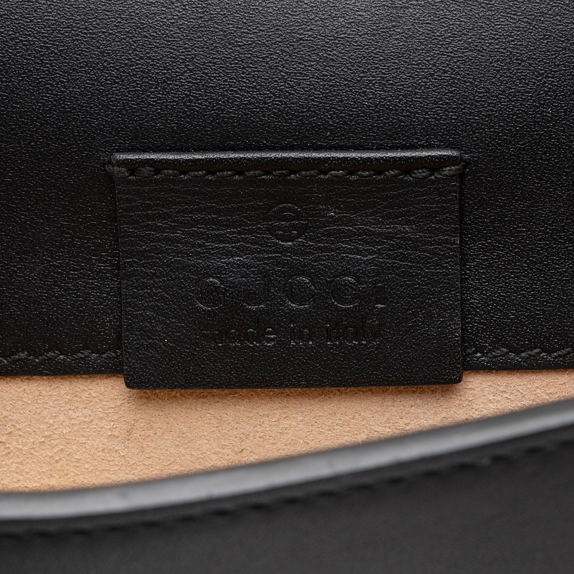 Gucci Leather Sylvie Super Mini Bag (SHF-pKo8lR)