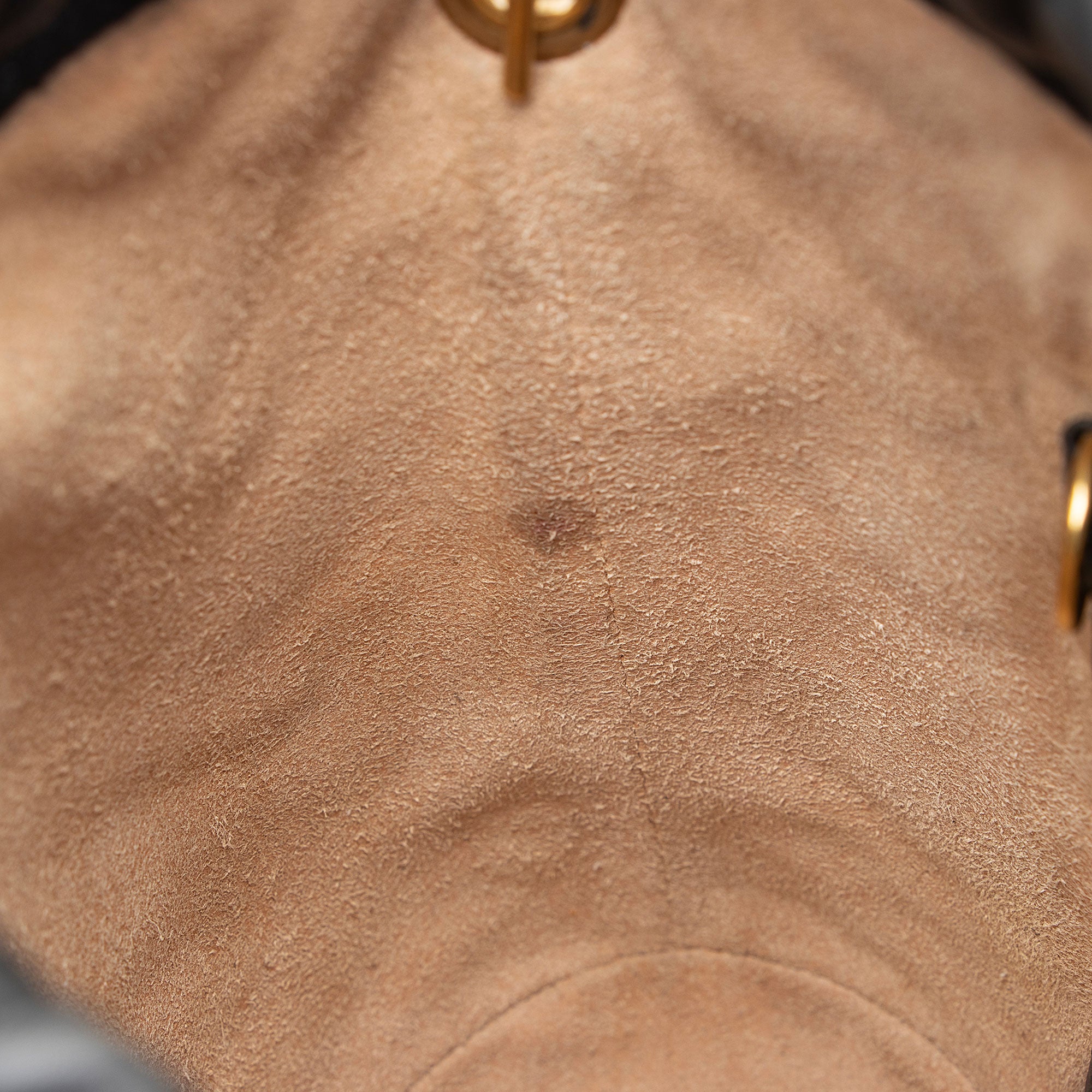 Gucci Matelasse Leather GG Marmont Mini Bucket Bag (SHF-Umtahx)