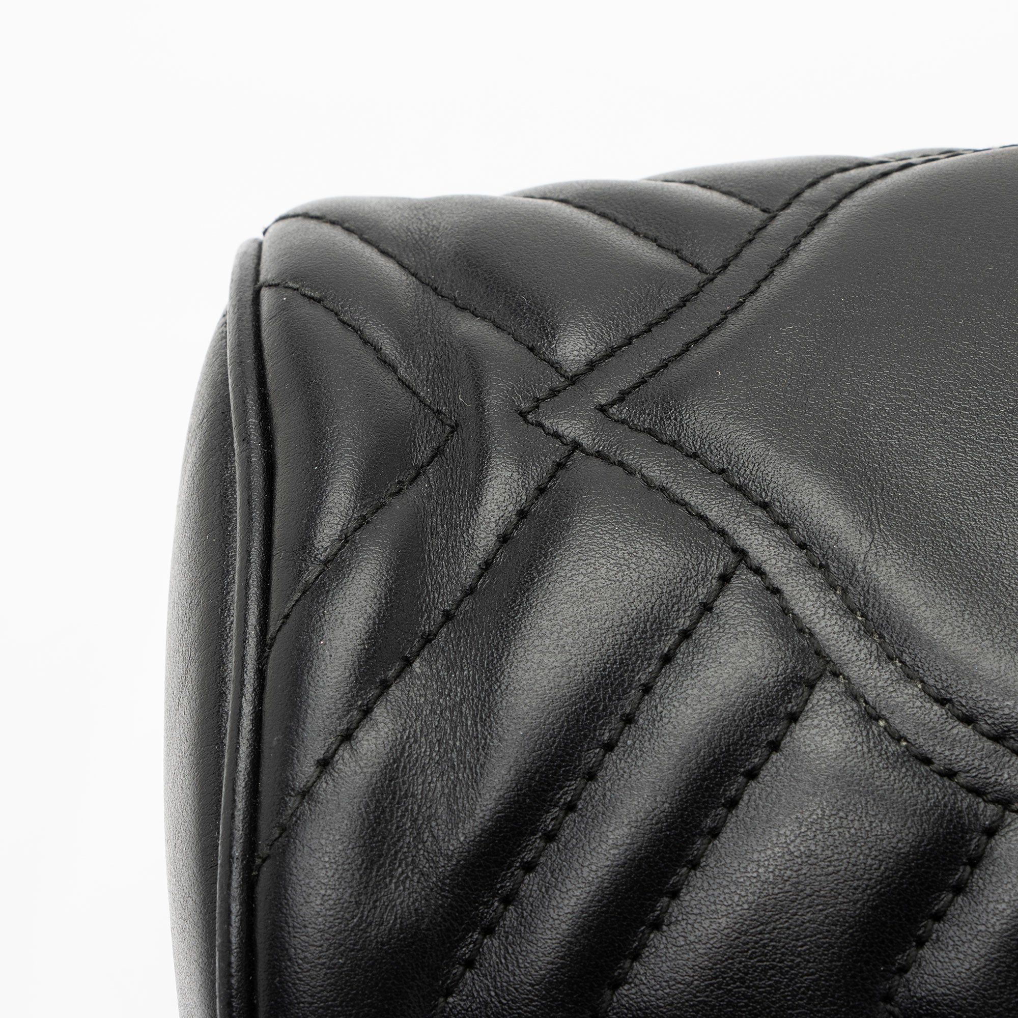 Gucci Matelasse Leather GG Marmont Mini Bucket Bag (SHF-Umtahx)