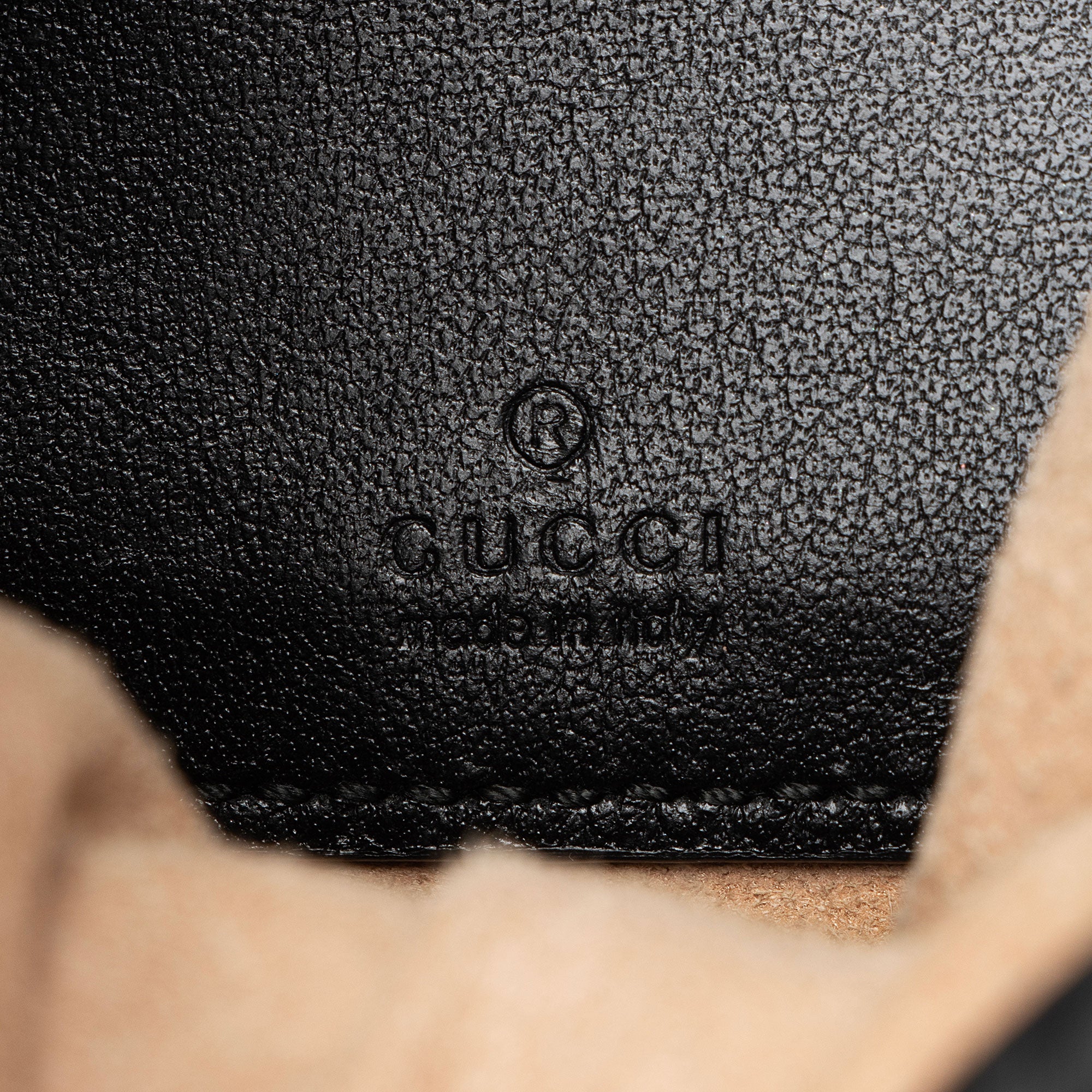 Gucci Matelasse Leather GG Marmont Mini Bucket Bag (SHF-Umtahx)