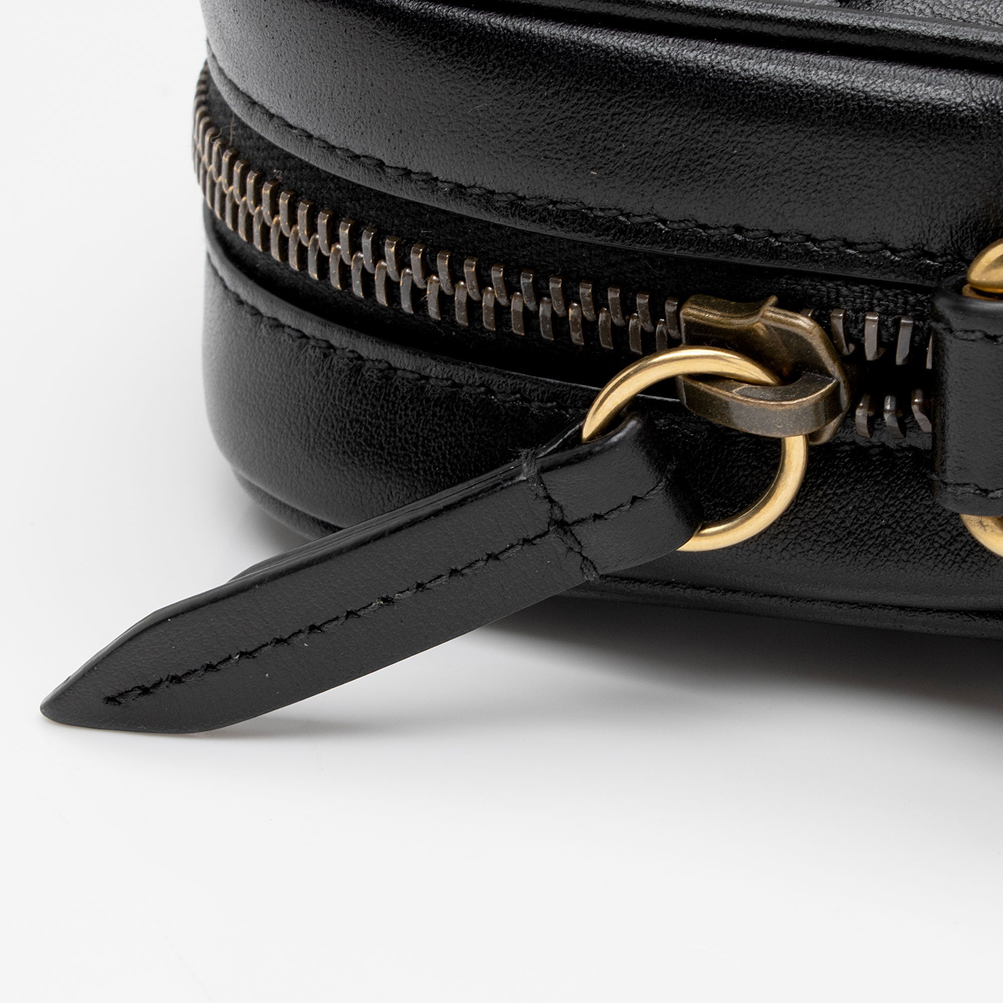 Gucci Matelasse Leather GG Marmont Mini Crossbody Bag (SHF-2UTE9c)