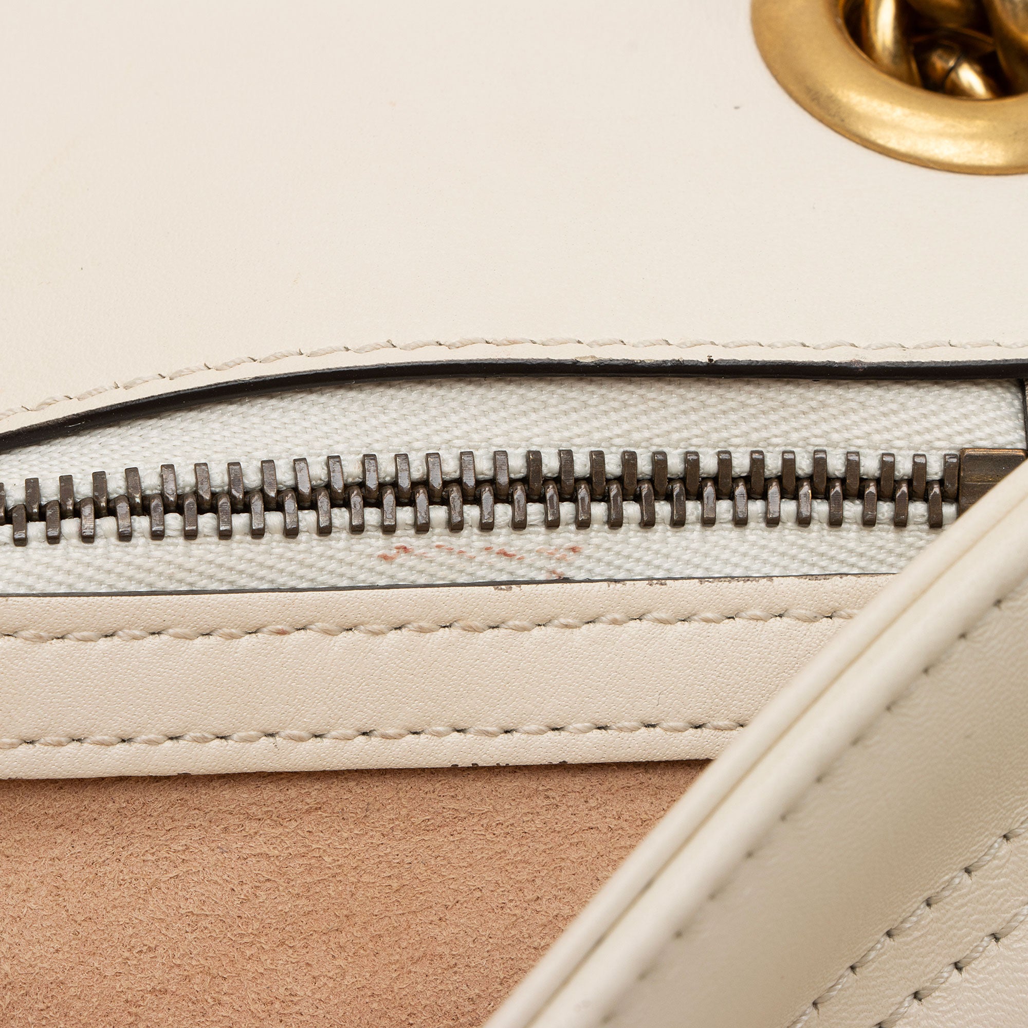 Gucci Matelasse Leather GG Marmont Small Flap Shoulder Bag (SHF-gduwv8)
