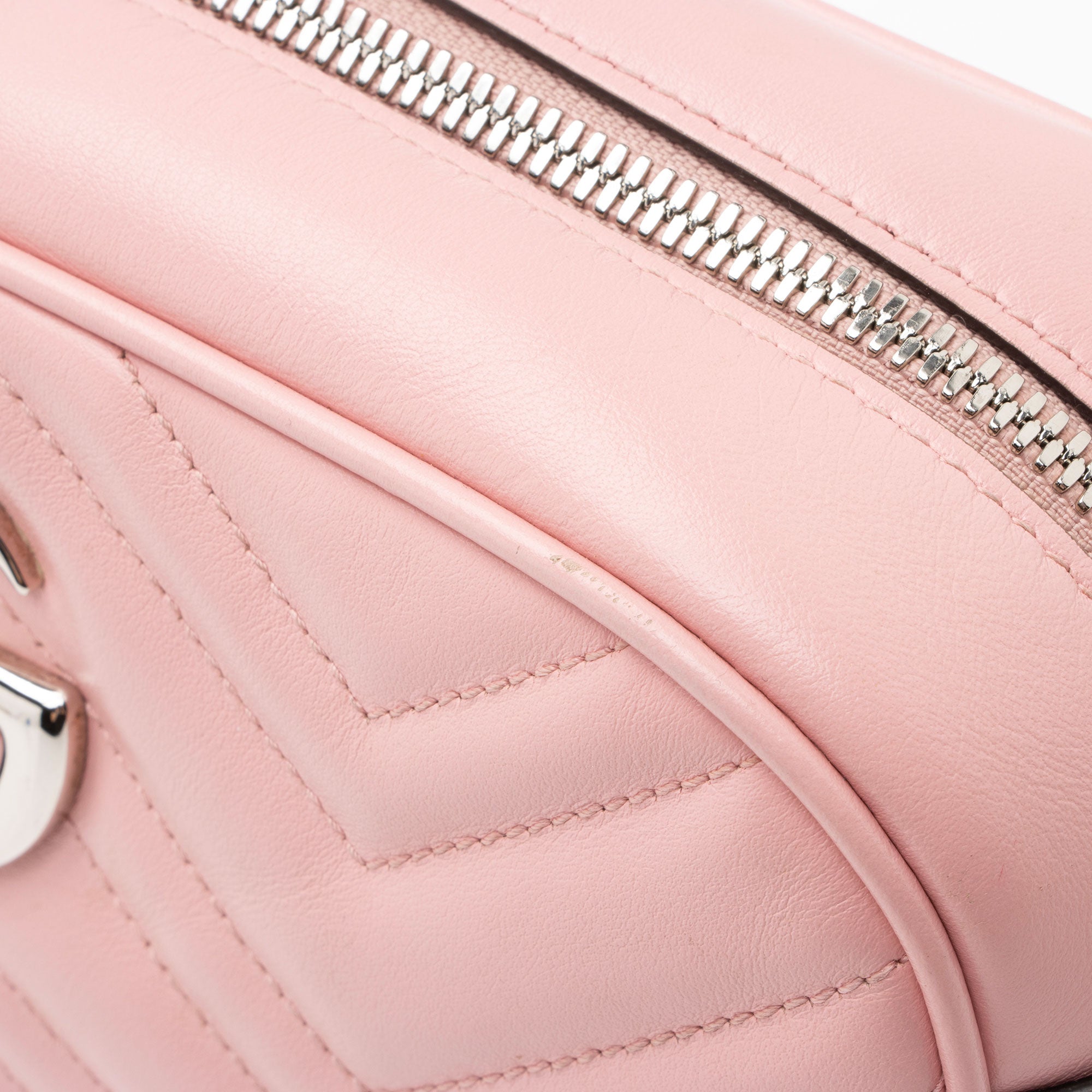 Gucci Matelasse Leather GG Marmont Small Shoulder Bag (SHF-W30FiI)