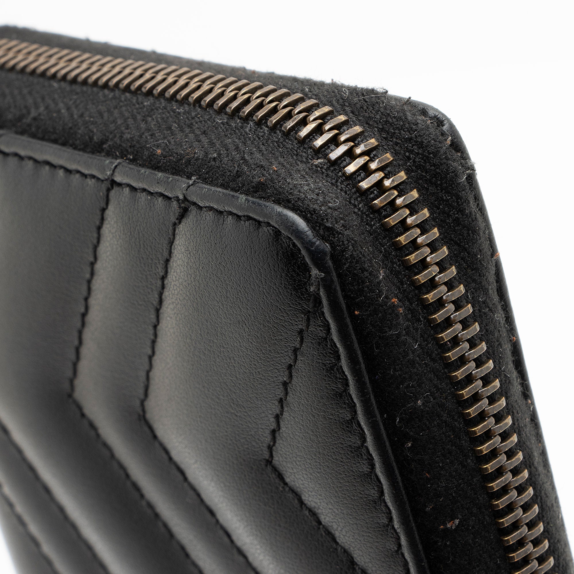 Gucci Matelasse Leather GG Marmont Zip Wallet