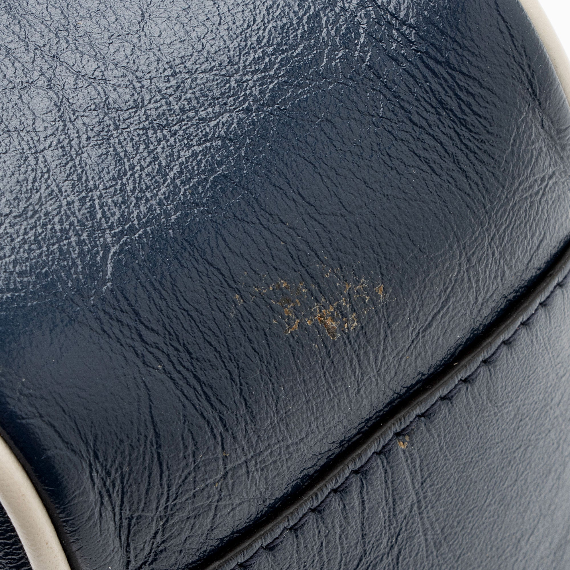 Gucci Matelasse Leather Torchon GG Marmont Small Flap Bag (SHF-V987rt)