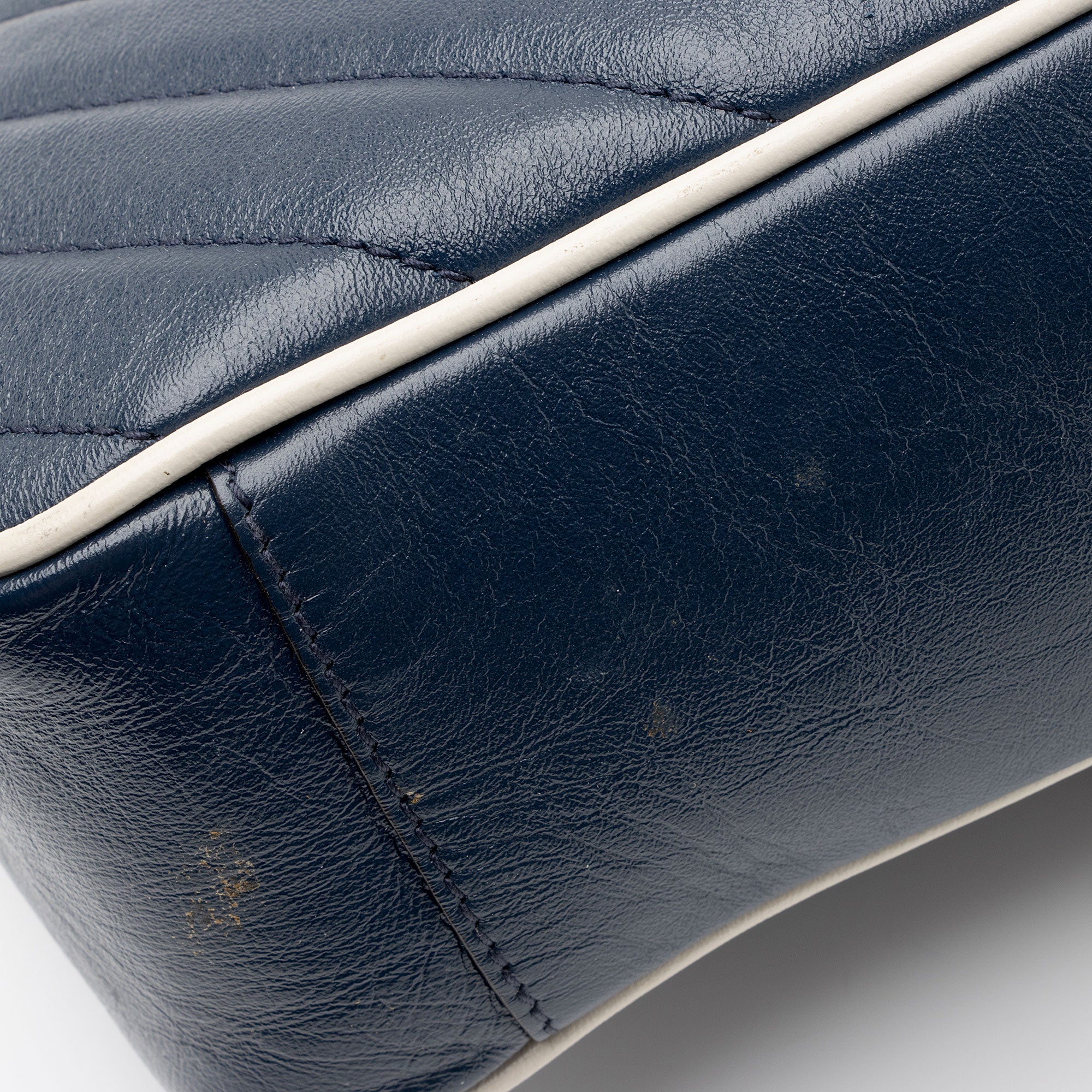 Gucci Matelasse Leather Torchon GG Marmont Small Flap Bag (SHF-V987rt)