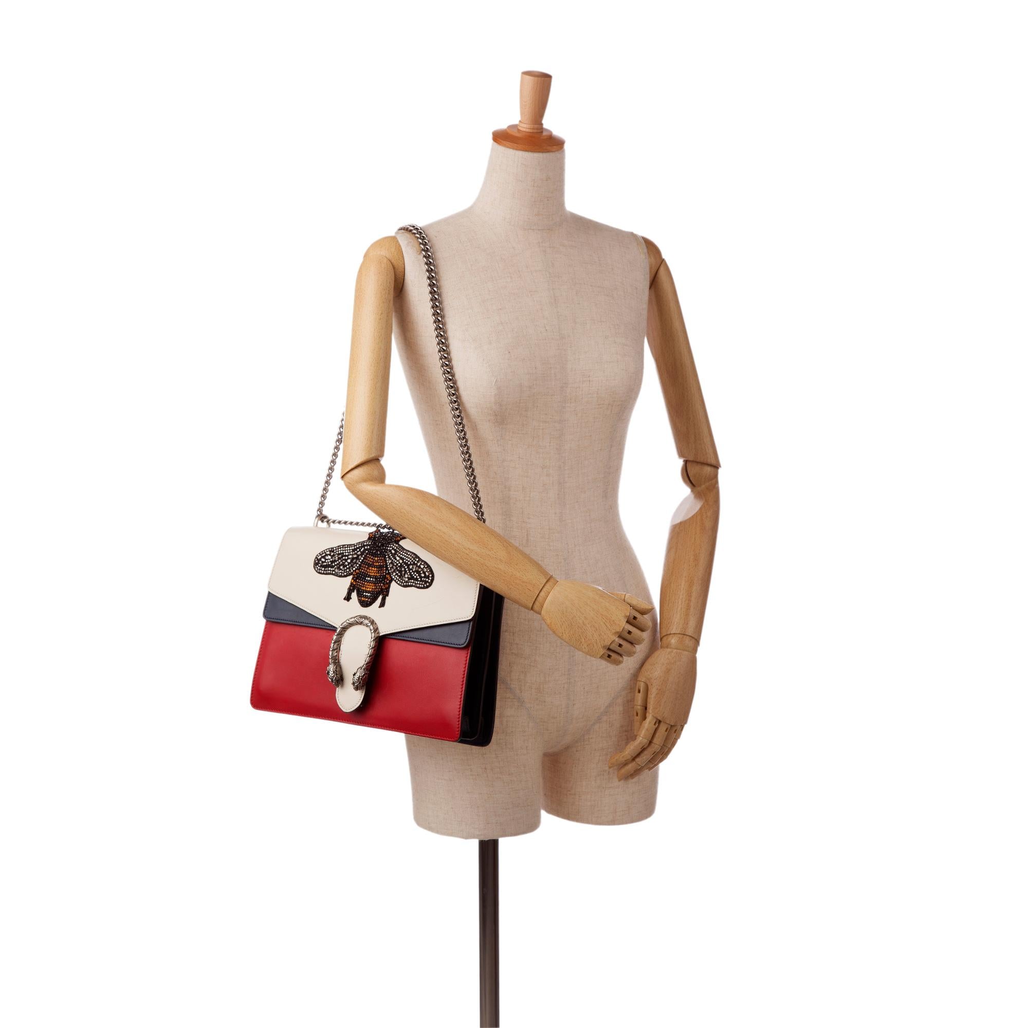 Gucci Medium Embellished Bee Dionysus Shoulder Bag (SHG-VKbgfx)