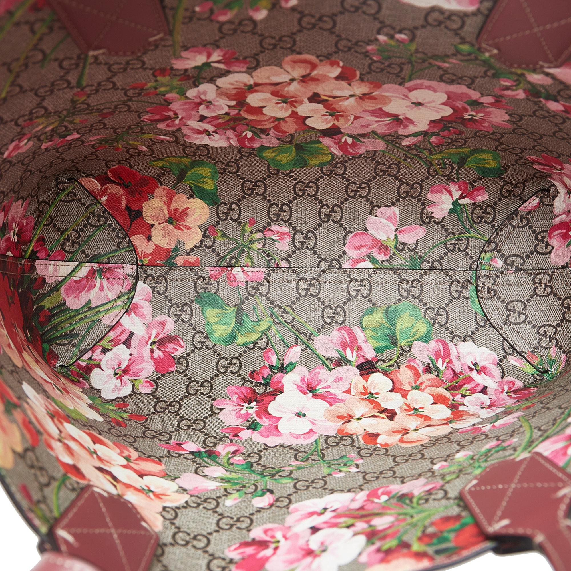 Gucci Medium GG Supreme Blooms Reversible Tote Bag SHG MCuCAI