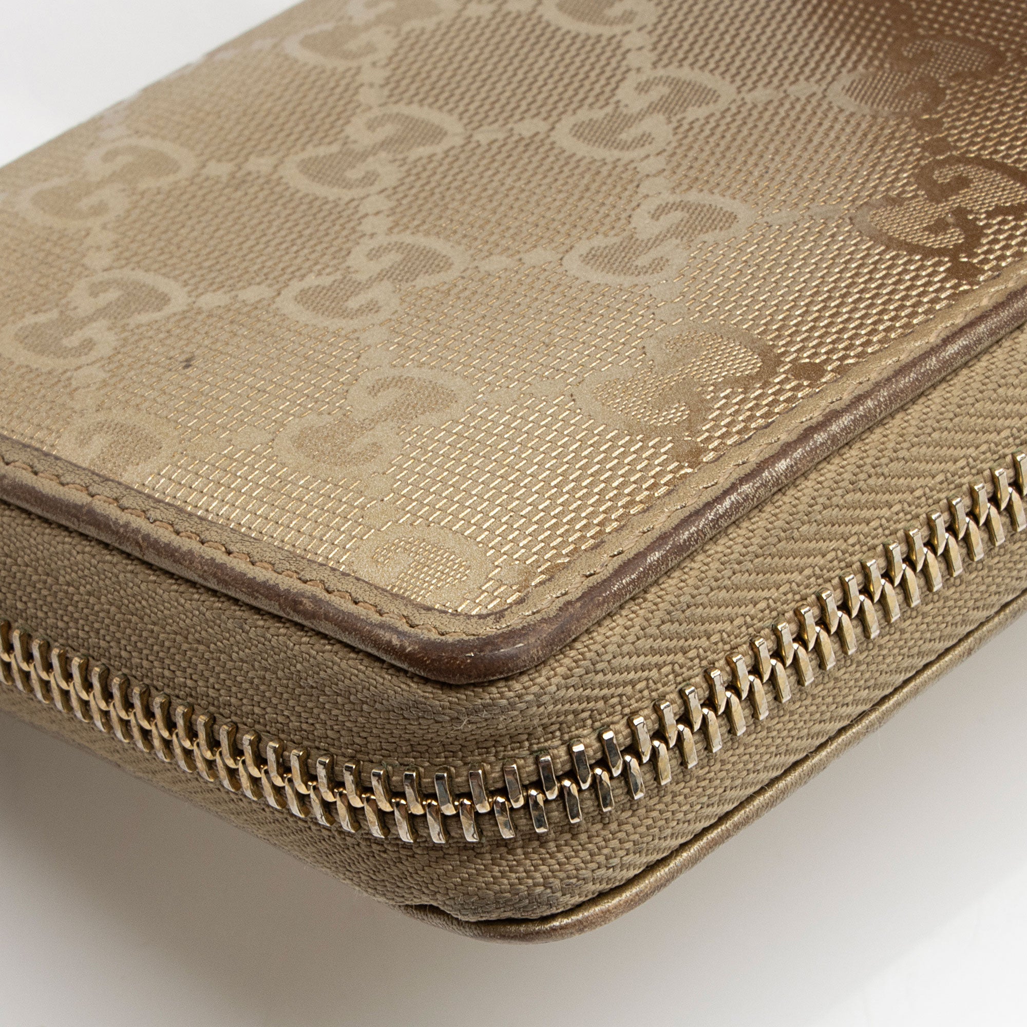 Gucci Metallic GG Imprime Zip Around Wallet (SHF-Q4BvCG)