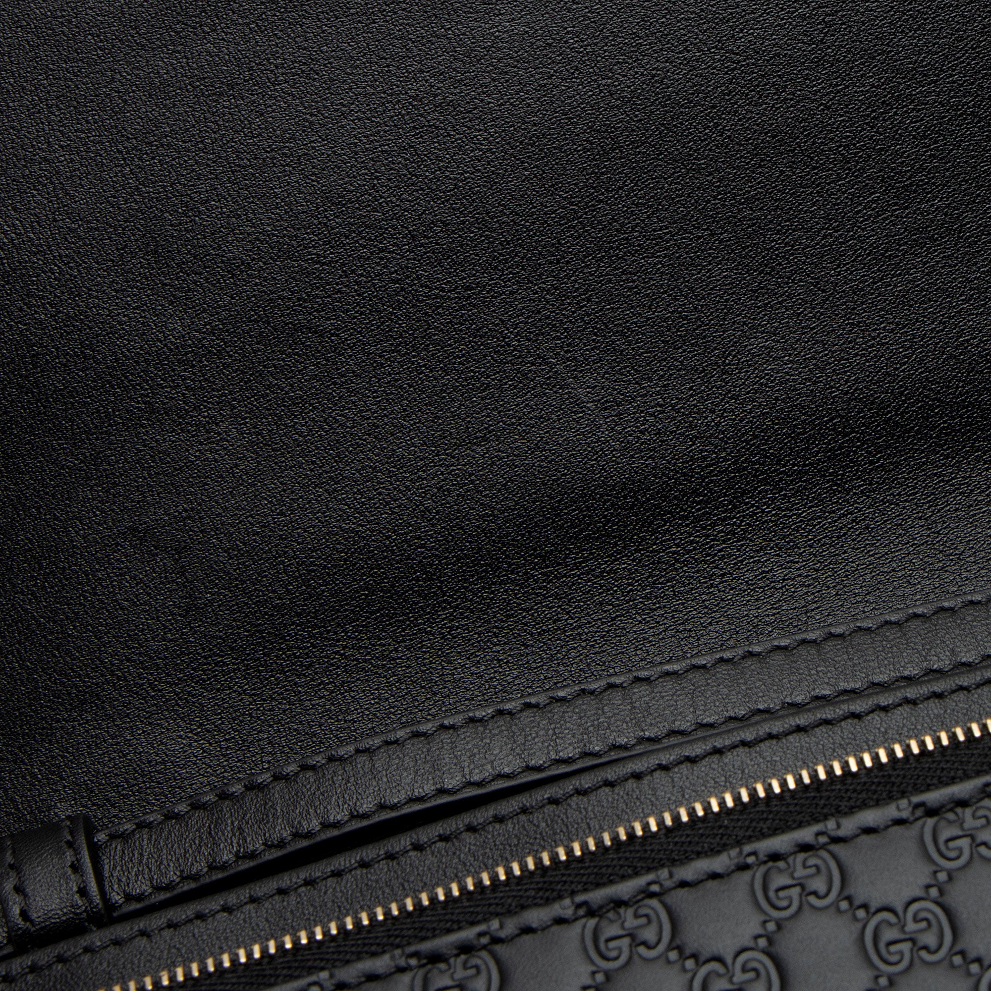 Gucci Microguccissima Leather Wallet Crossbody (SHF-RljdLh)
