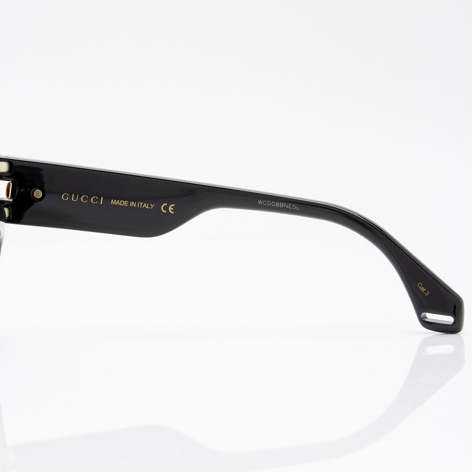 Gucci Oversized Shield Sunglasses (SHF-Y3TGfI)