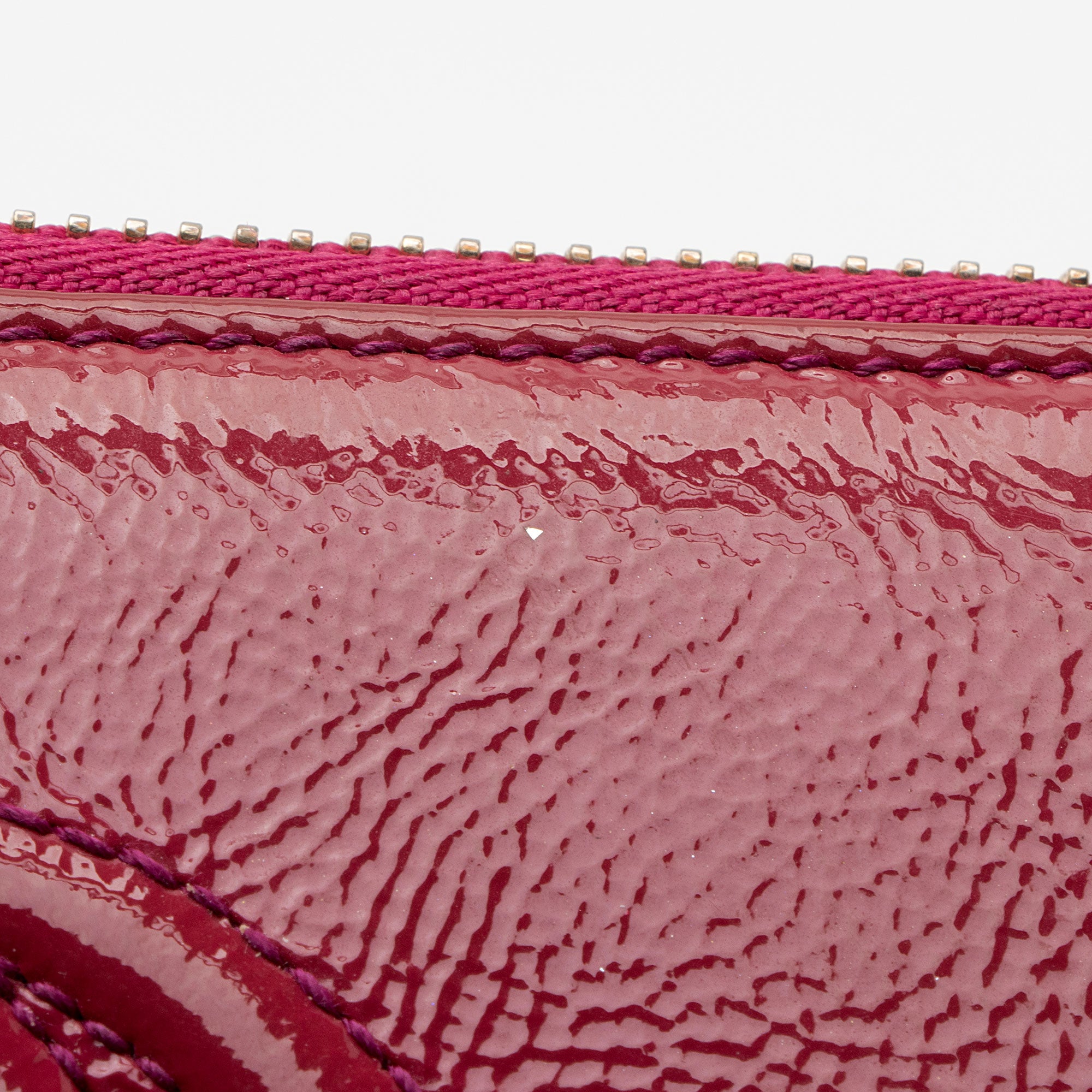 Gucci Patent Leather Soho Travel Zip Around Wallet (SHF-3tKxuo)