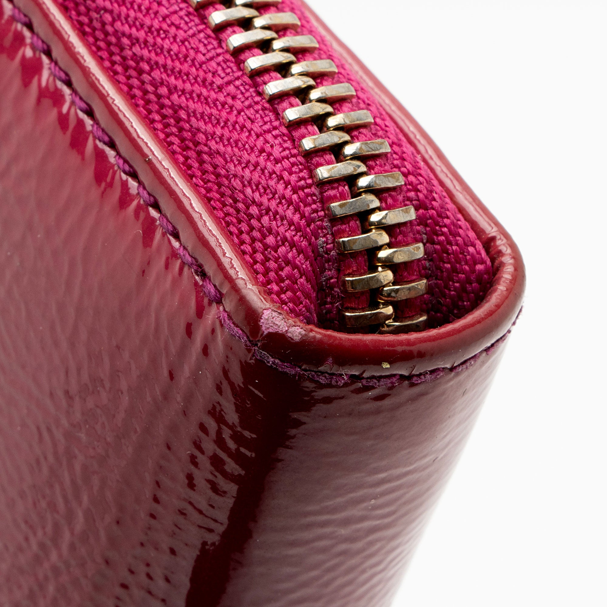 Gucci Patent Leather Soho Travel Zip Around Wallet (SHF-3tKxuo)