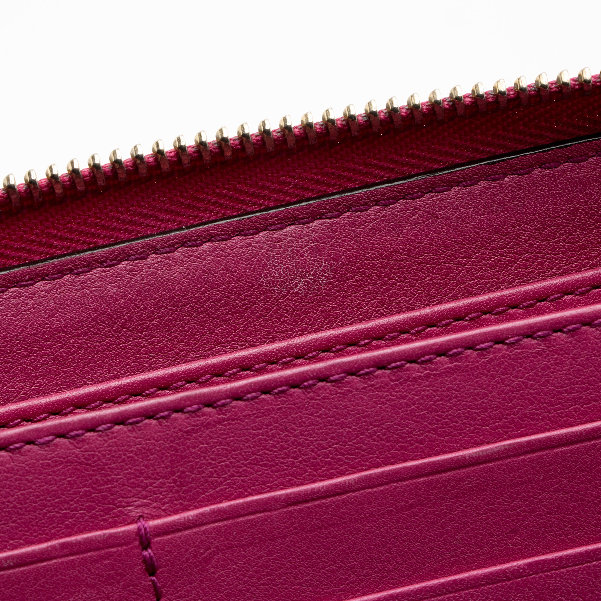 Gucci Patent Leather Soho Travel Zip Around Wallet (SHF-3tKxuo)