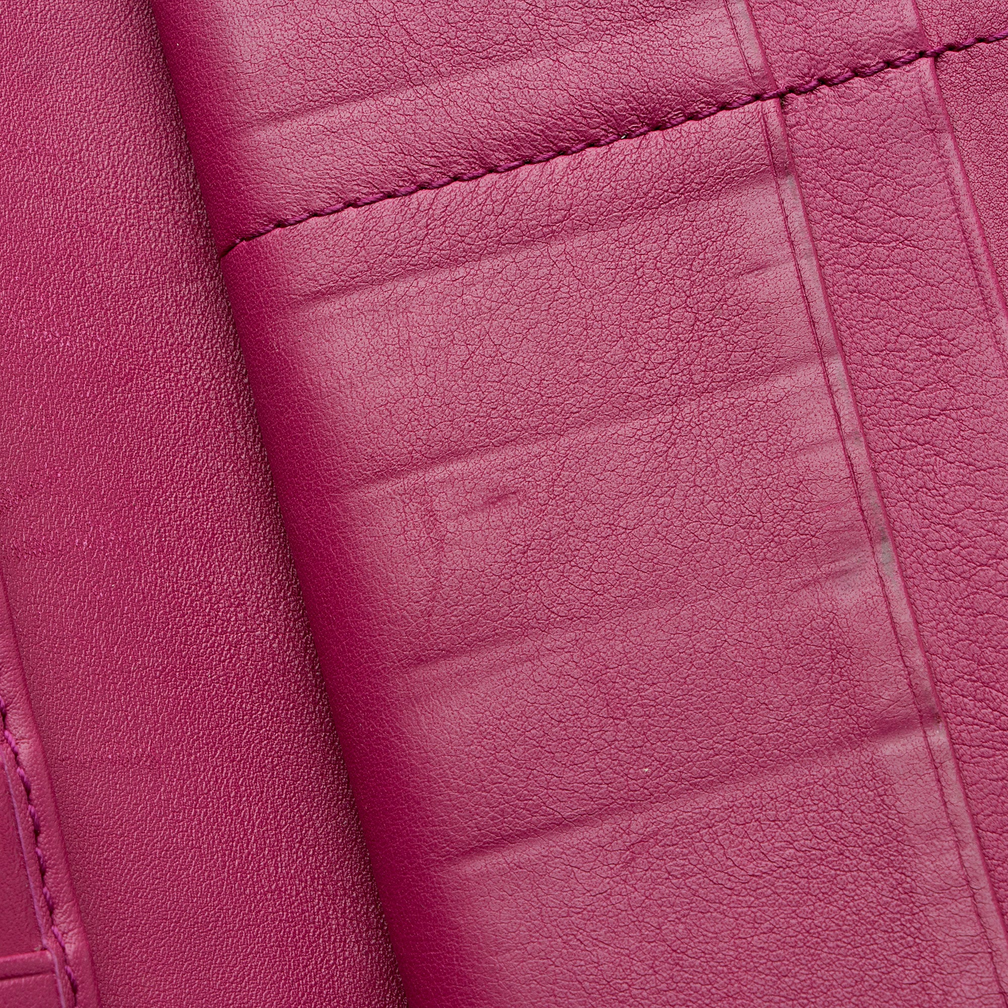 Gucci Patent Leather Soho Travel Zip Around Wallet (SHF-3tKxuo)