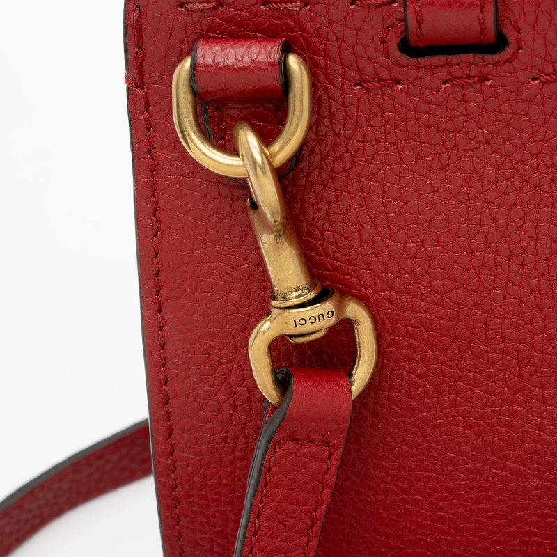 Gucci Pebbled Leather GG Marmont Mini Top Handle (SHF-CZXc44)