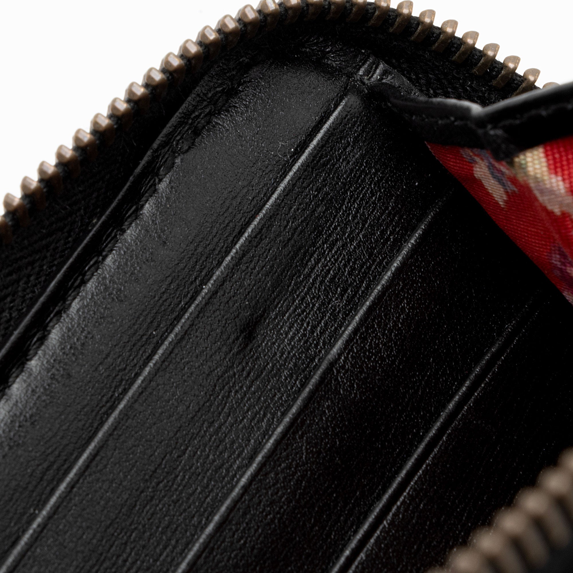 Gucci Quilted Leather Web GG Marmont Zip Around Wallet (SHF-WCiWuL)