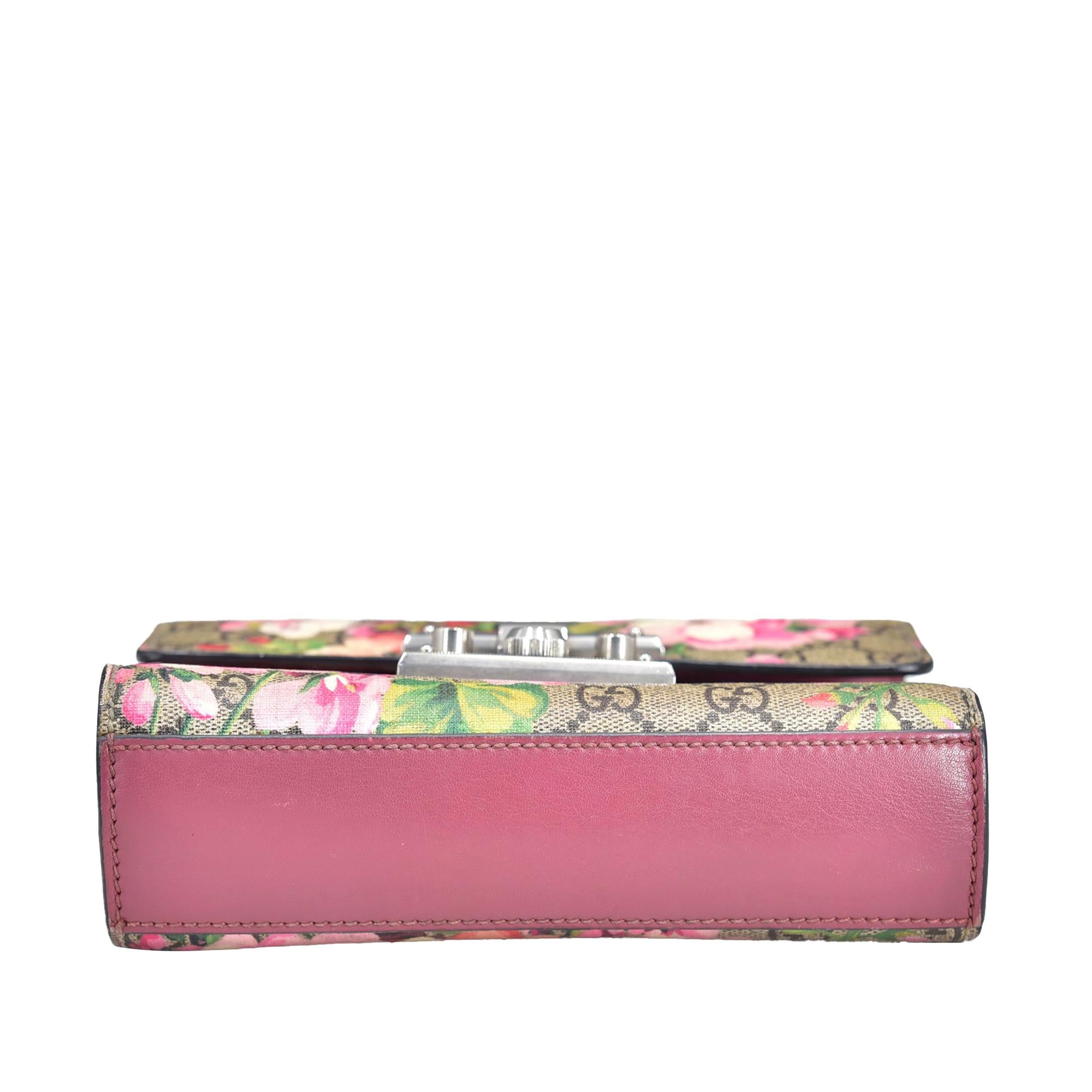 Gucci Small GG Supreme Blooms Padlock Crossbody (SHG-uGapP0) Gucci Small GG Supreme Blooms Padlock Crossbody (SHG-uGapP0)