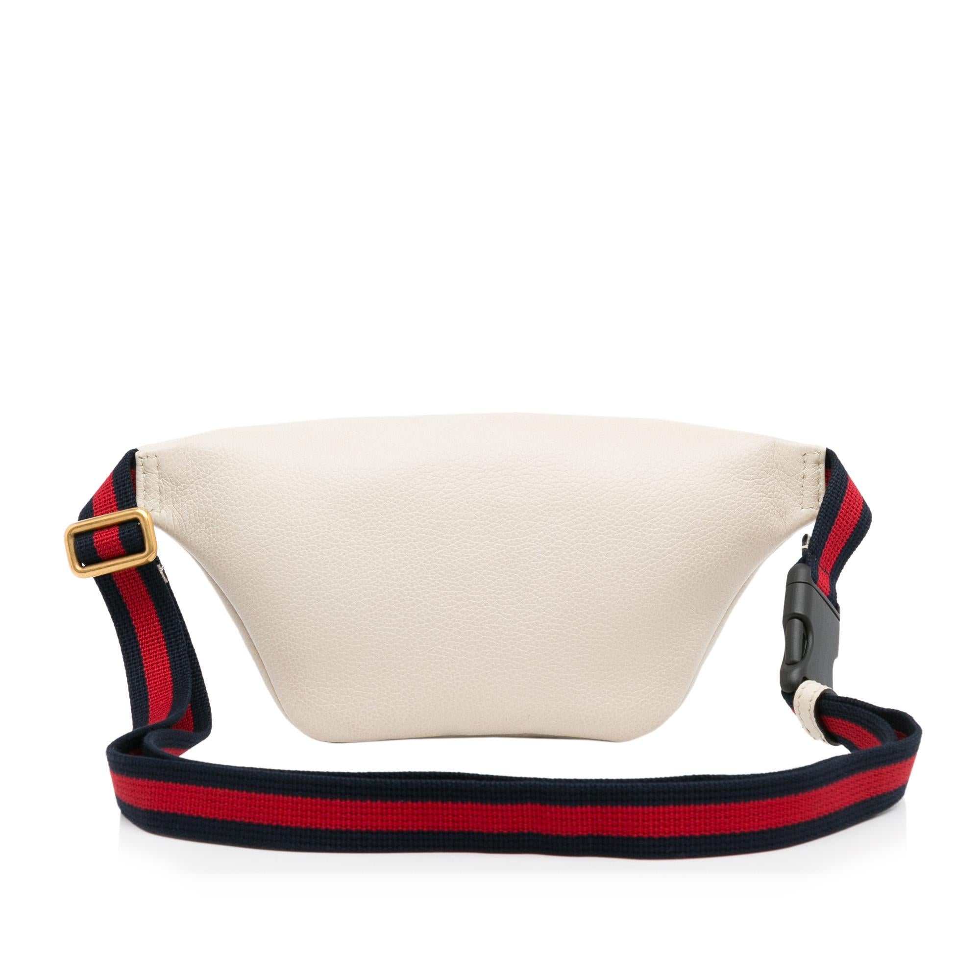 Gucci Small Logo Belt Bag (SHG-mB6R20)