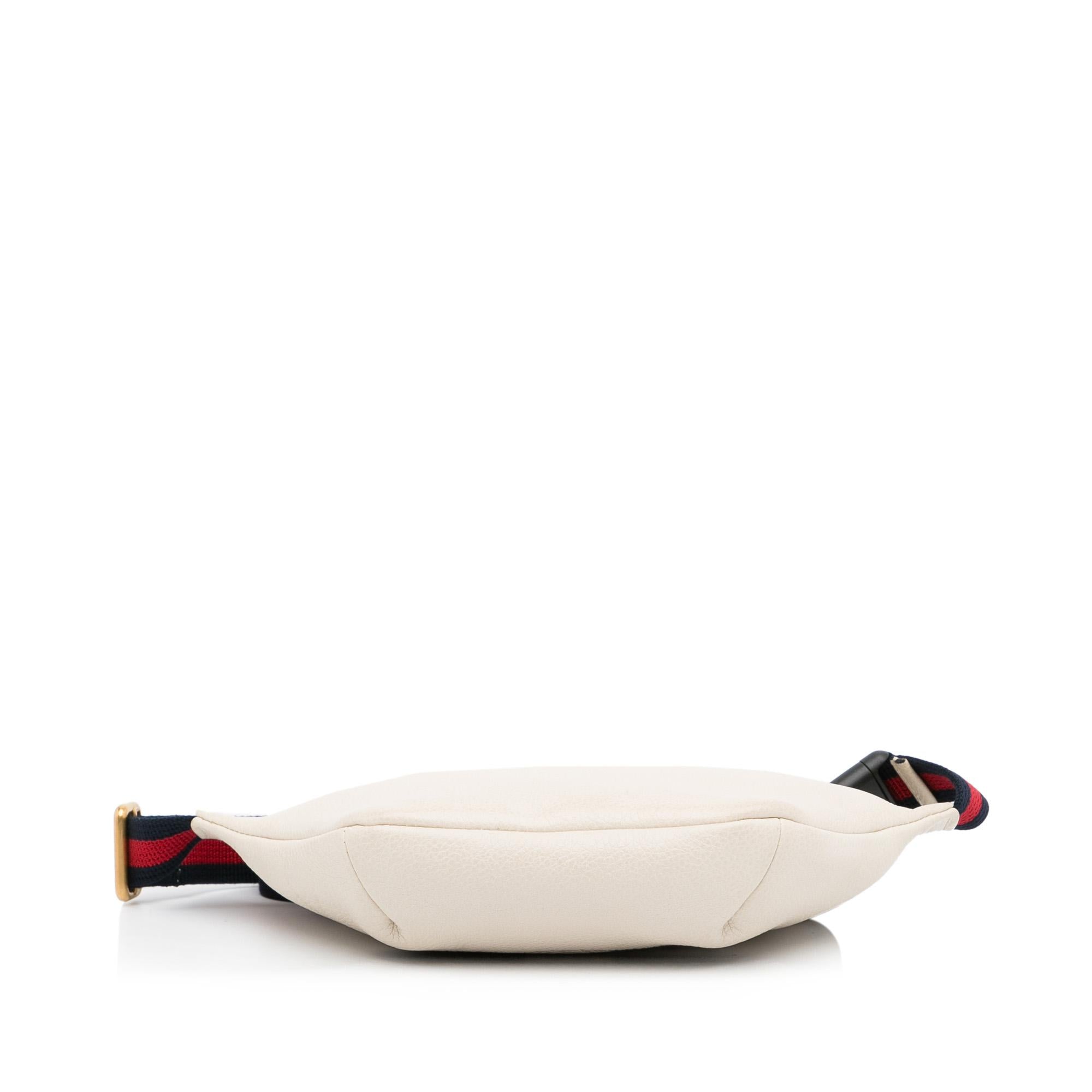 Gucci Small Logo Belt Bag (SHG-mB6R20)