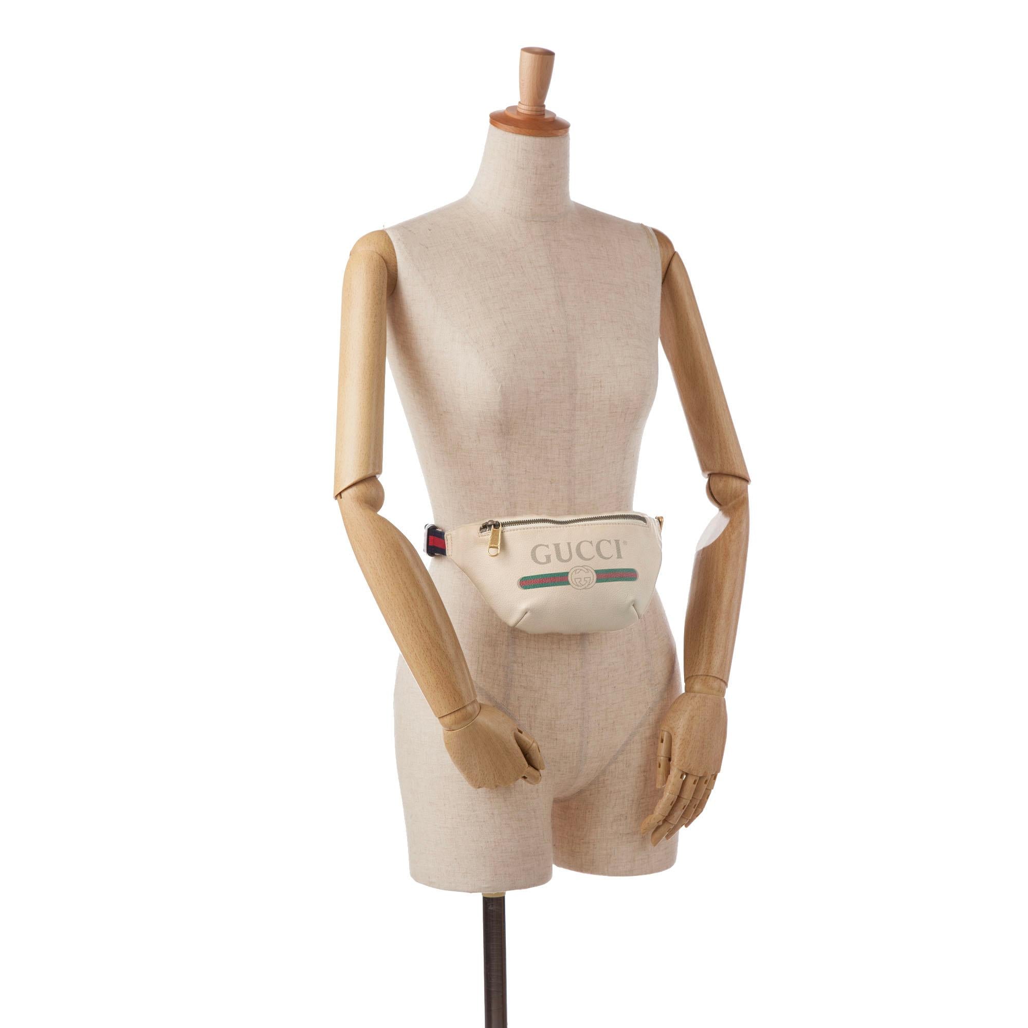 Gucci Small Logo Belt Bag (SHG-mB6R20)