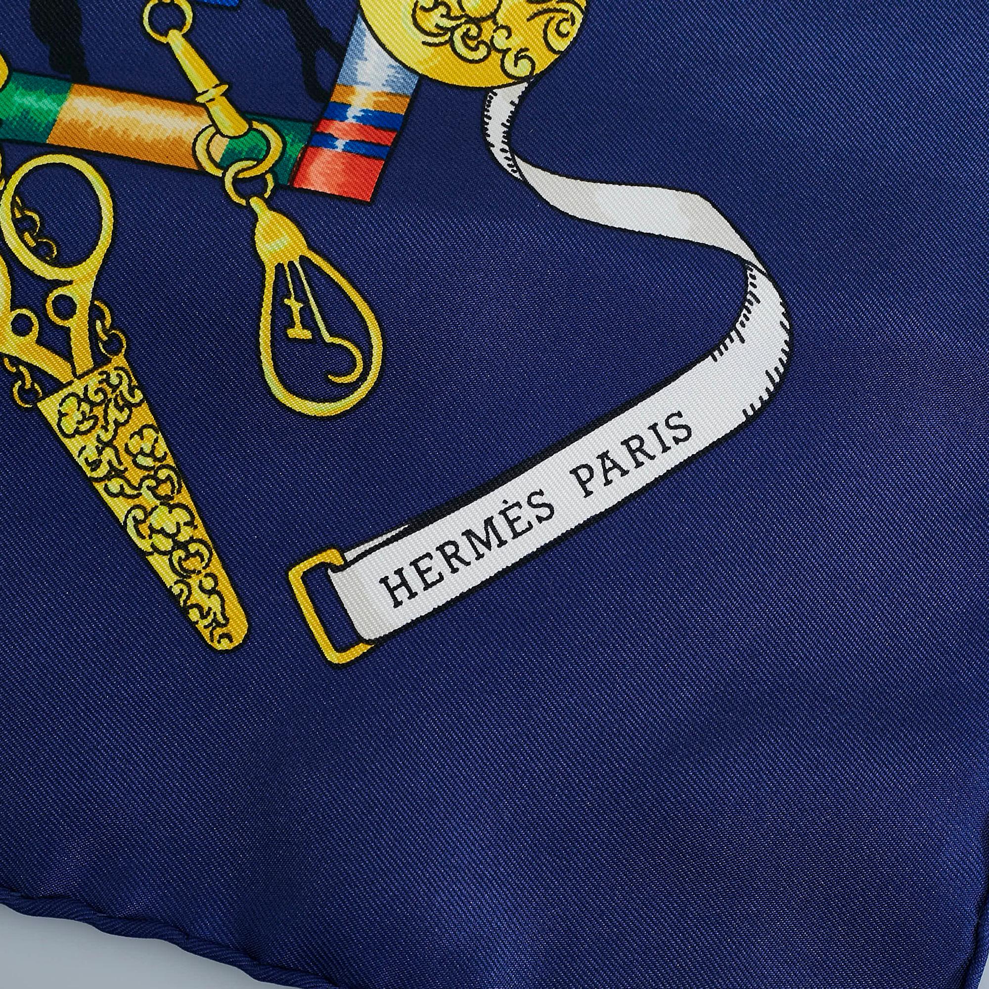 Hermes Petite Main Silk Scarf (SHG-eudGX8)