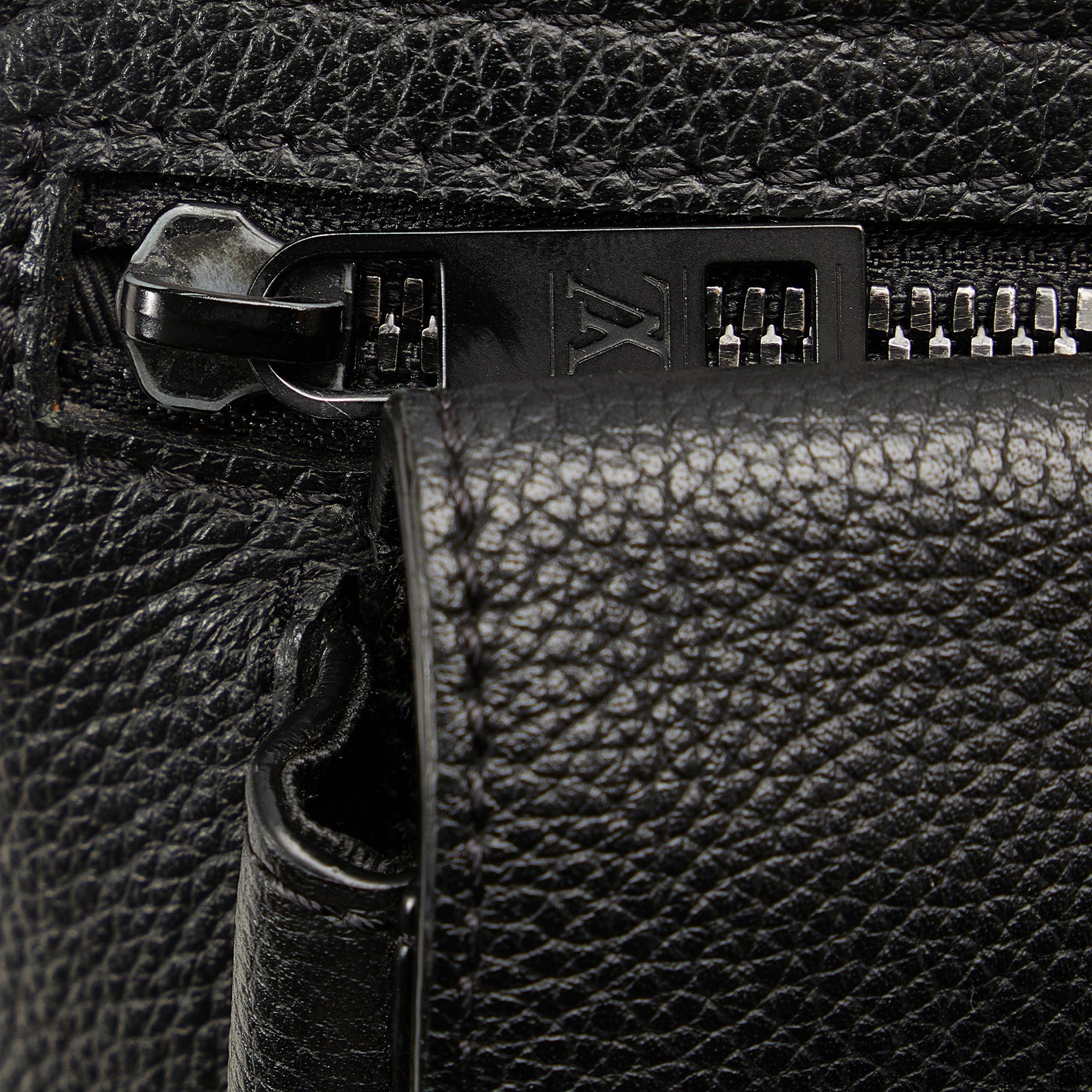 Louis Vuitton Aerogram Takeoff Sling (SHG-Tu0SKL)