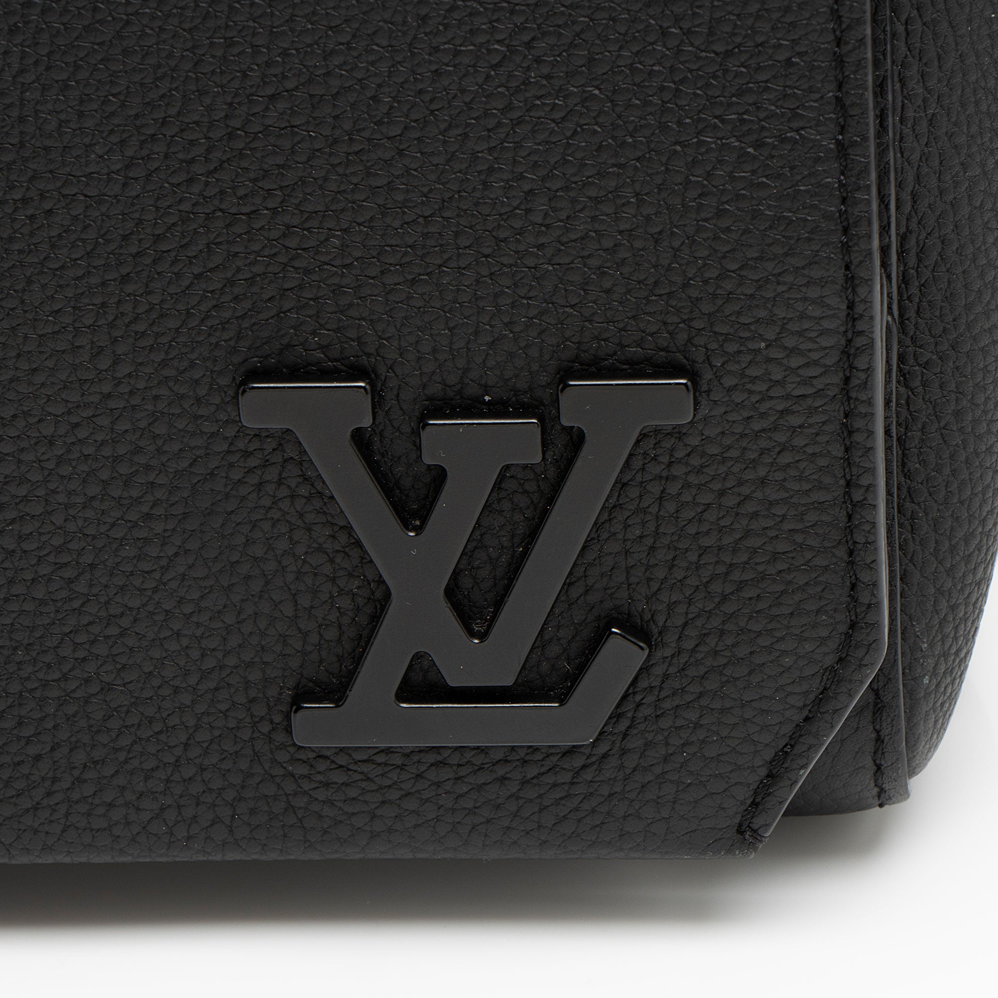 Louis Vuitton Calfskin Aerogram Takeoff Messenger