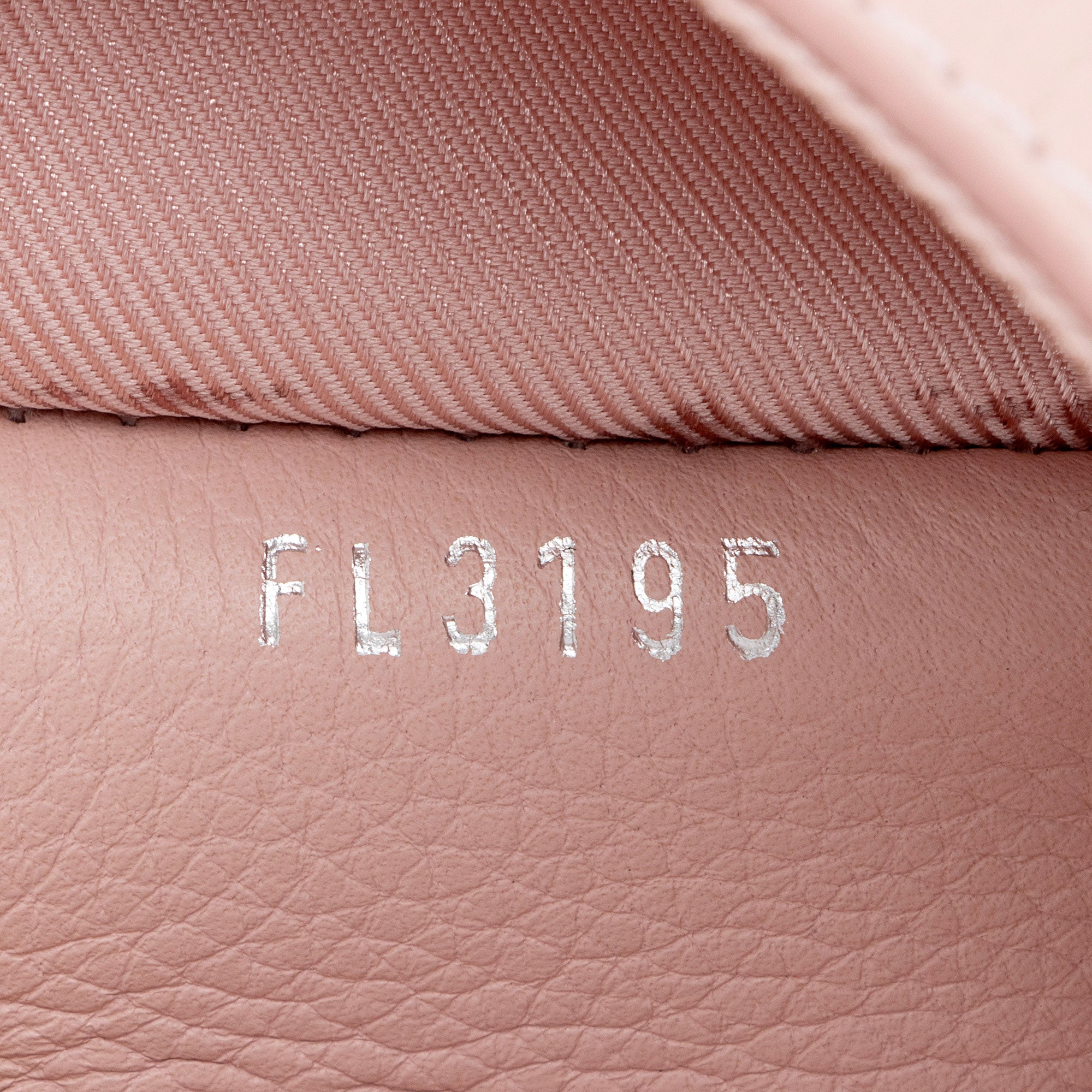 Louis Vuitton Calfskin Lockme II BB Shoulder Bag (SHF-6J0mNj)