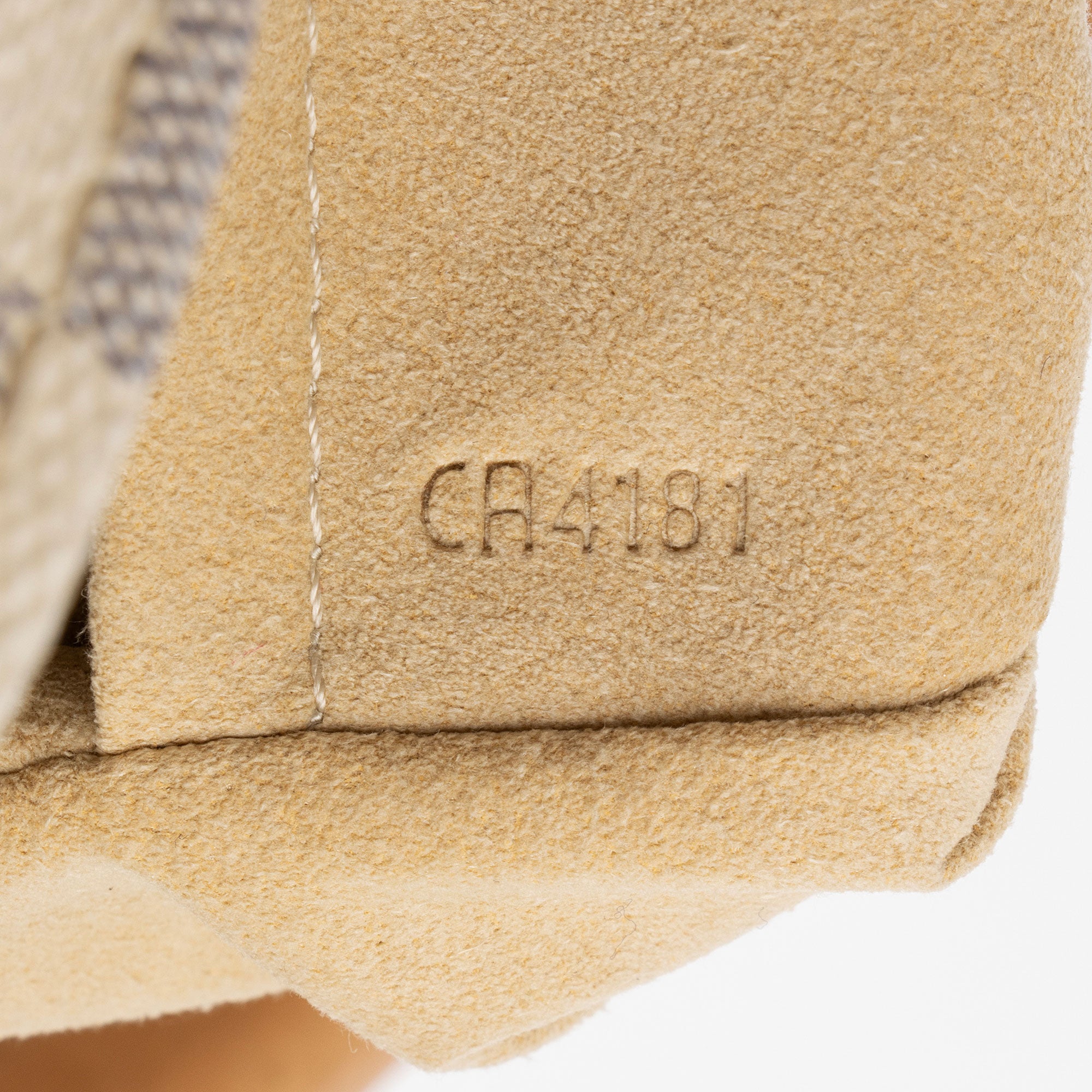 Louis Vuitton Damier Azur Artsy MM Shoulder Bag (SHF-2DoCfw)